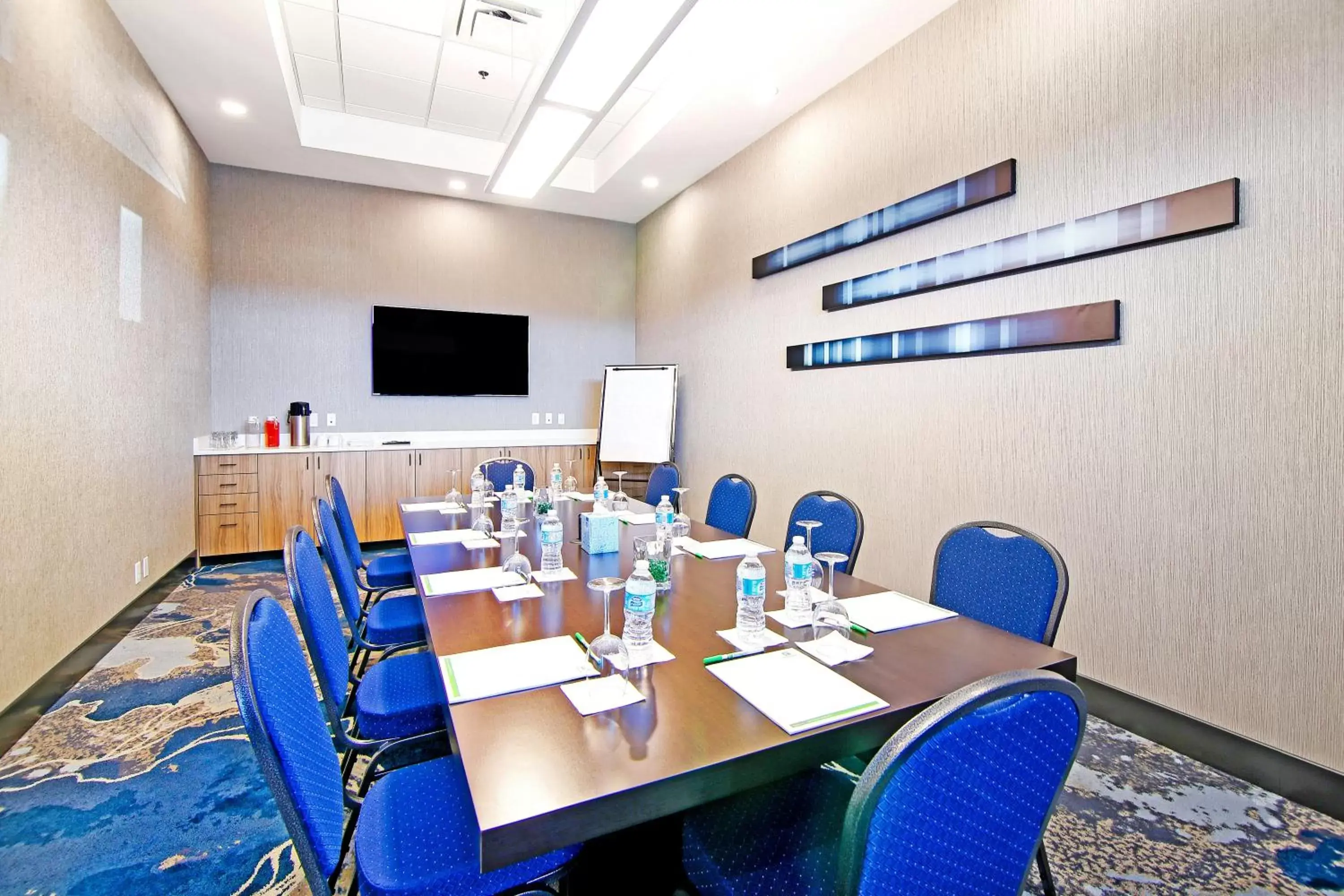 Meeting/conference room in Holiday Inn Hotel & Suites - Calgary Airport North, an IHG Hotel