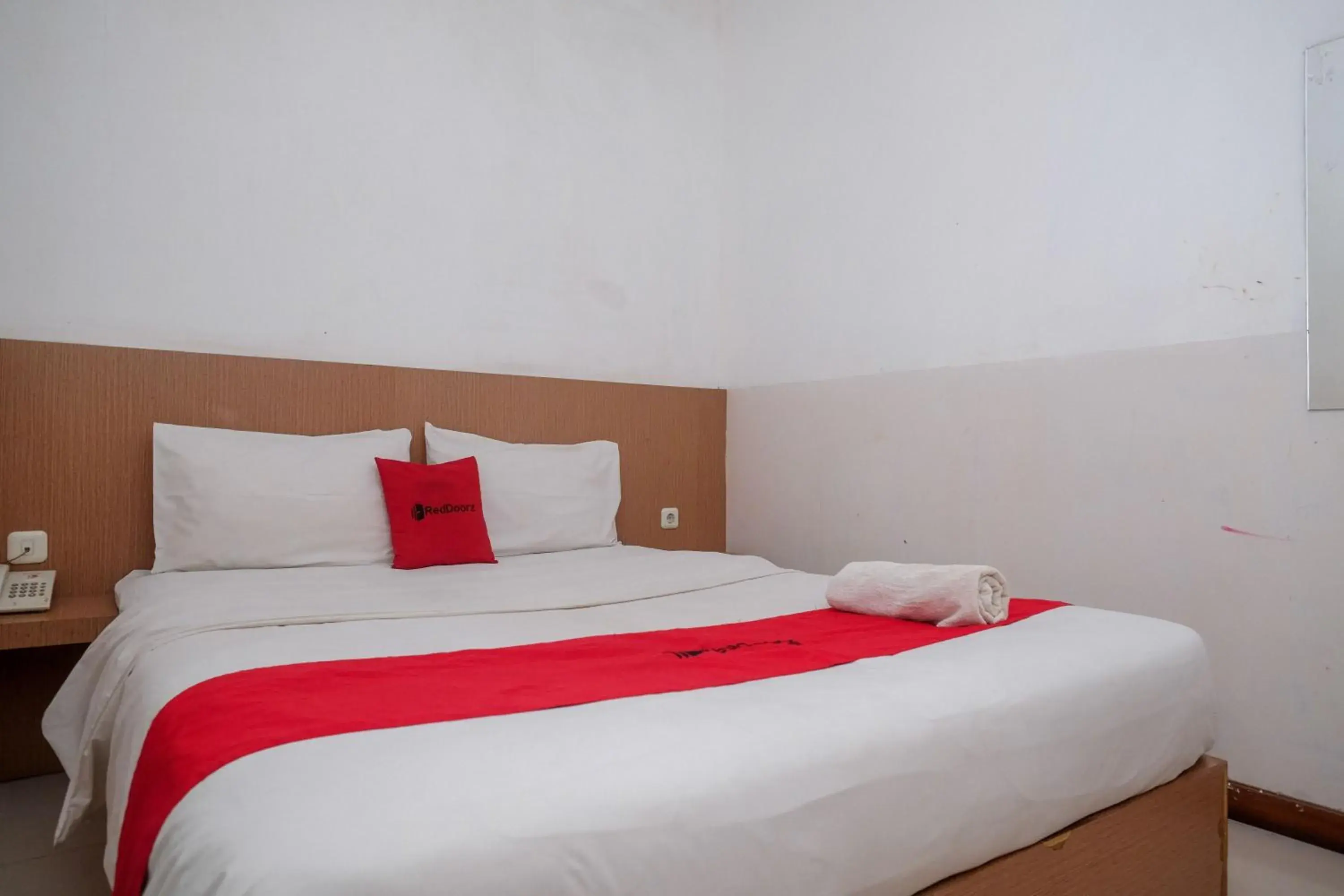Bedroom, Bed in RedDoorz @ Pengayoman Panakkukang 2