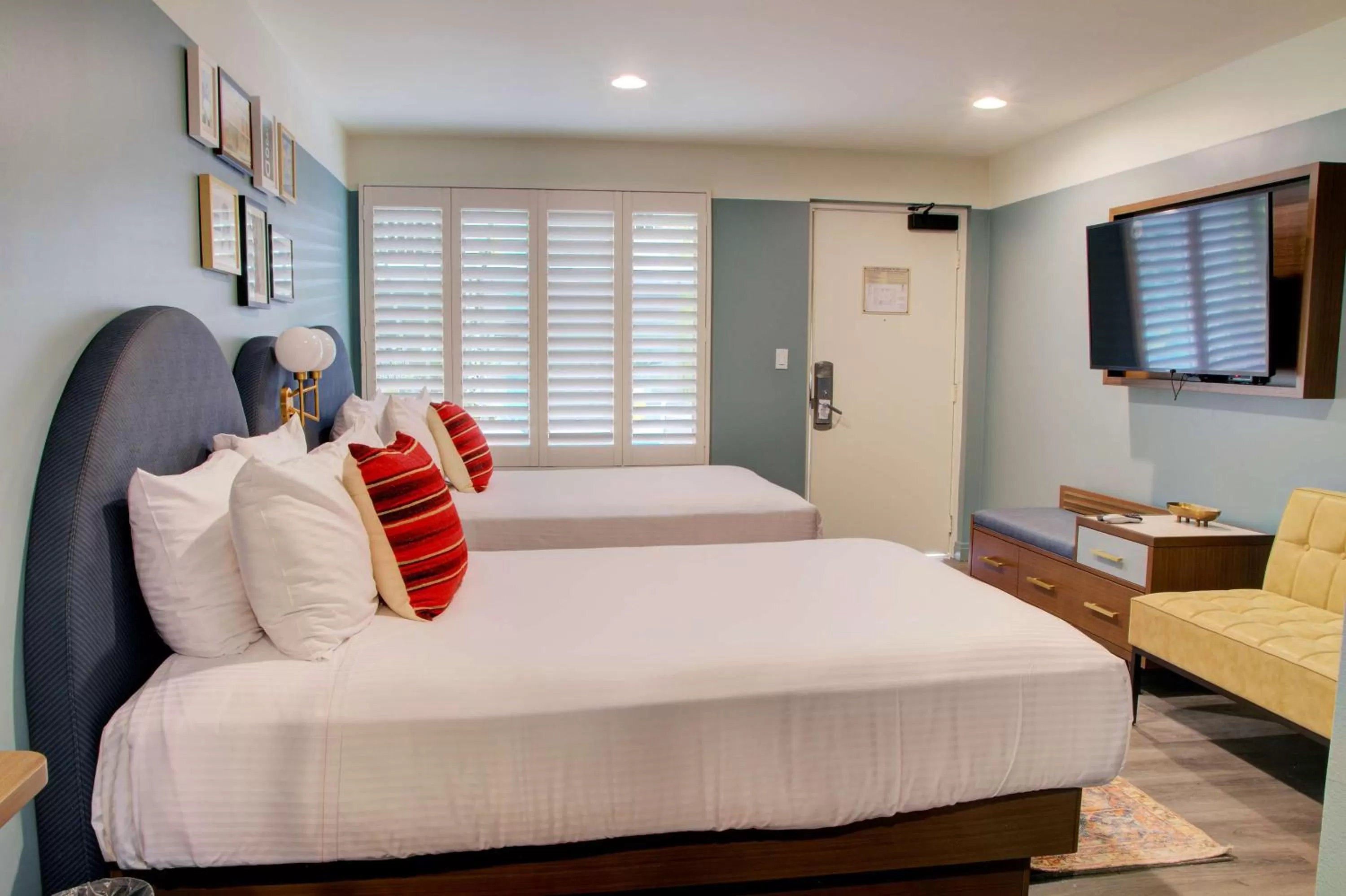 Photo of the whole room, Bed in The Hollywood Franklin Hotel near Universal Studios