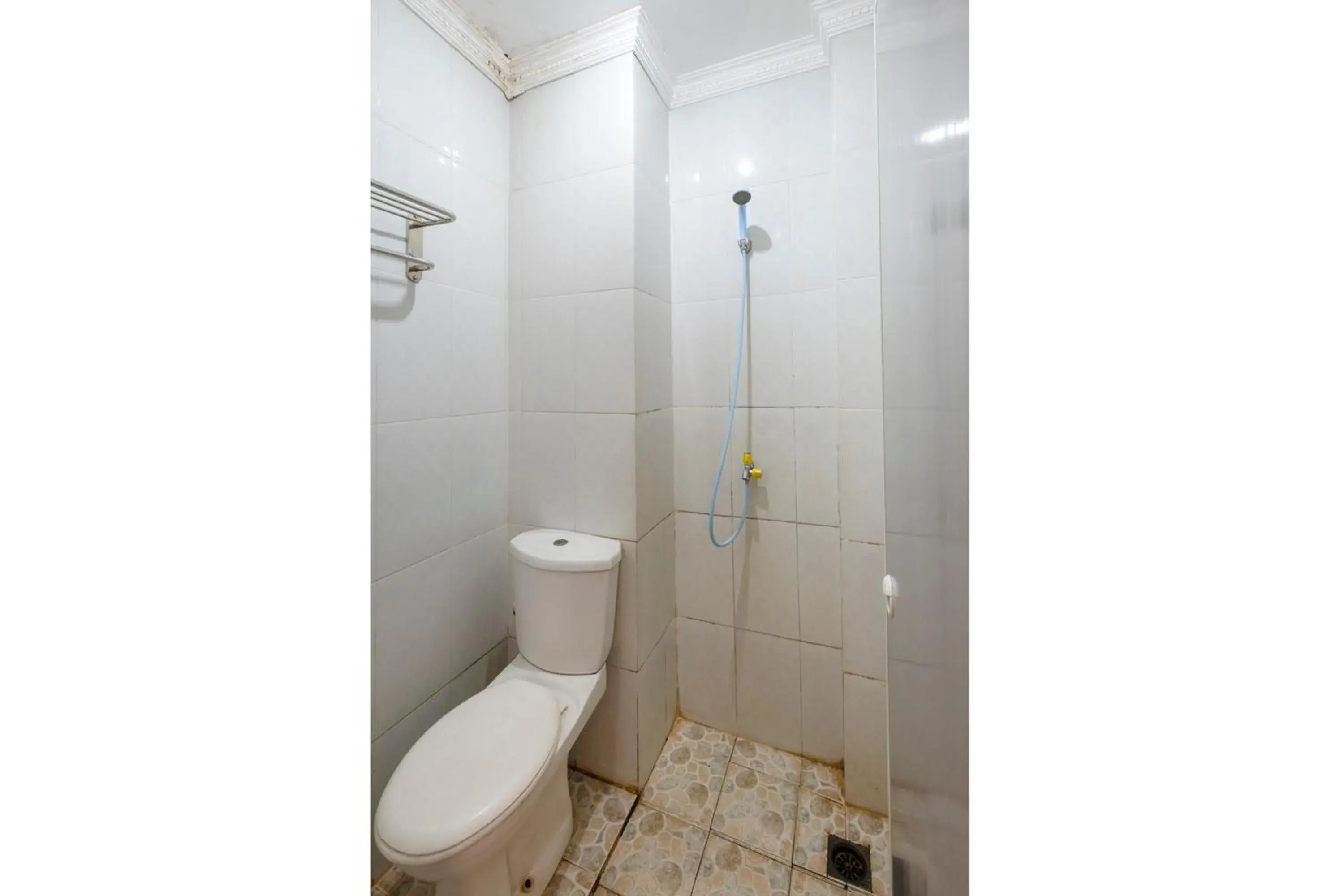 Bathroom in Super OYO 3747 Comfort Residence