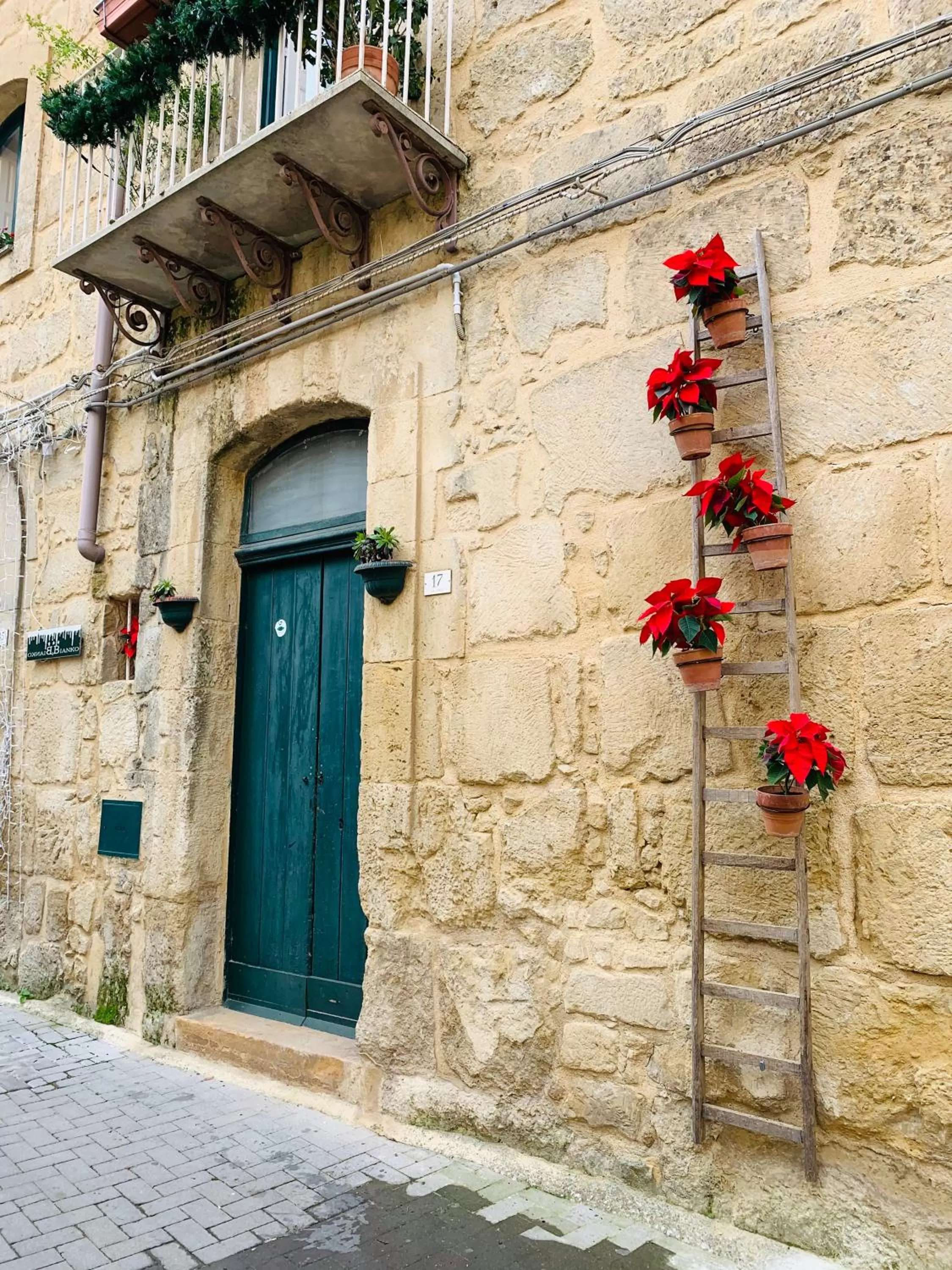 Facade/entrance in Bianko EcoChic & L'Angolo di Levante