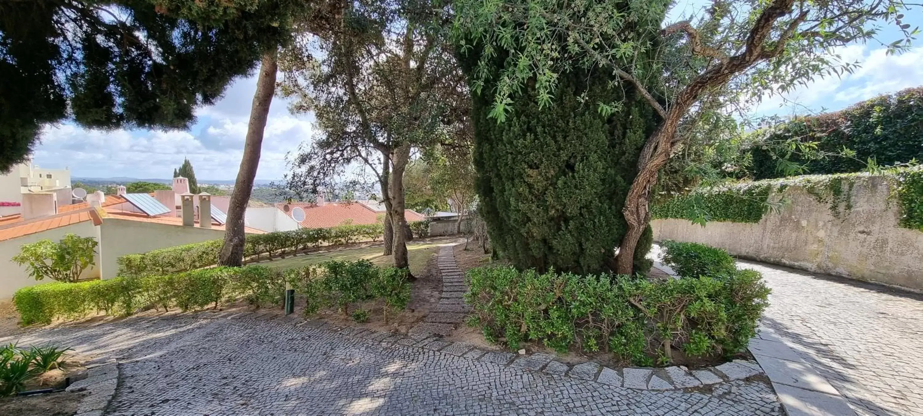 Garden in Albufeira Jardim by Umbral