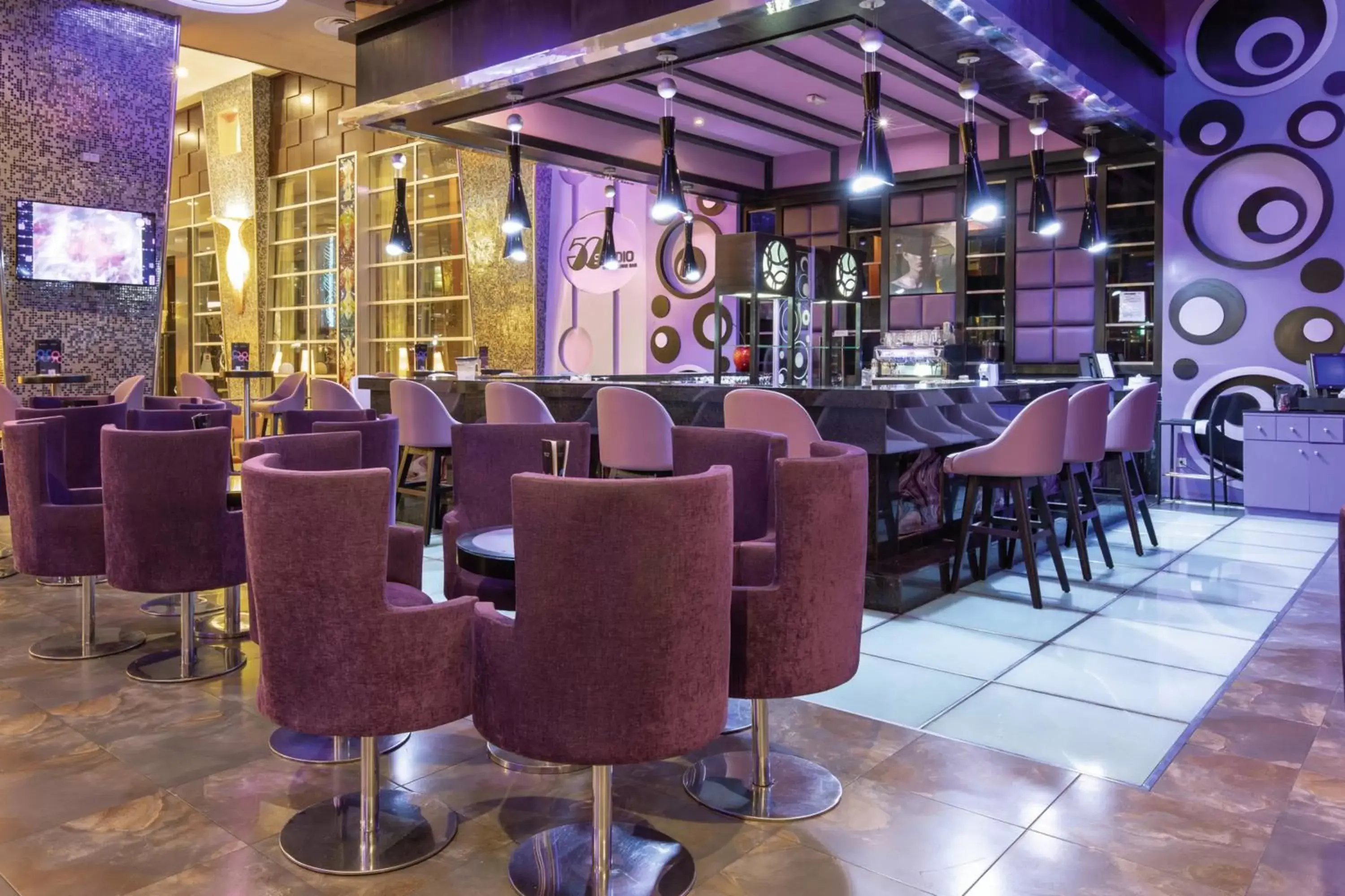 Lounge or bar in Riu Plaza Panamá