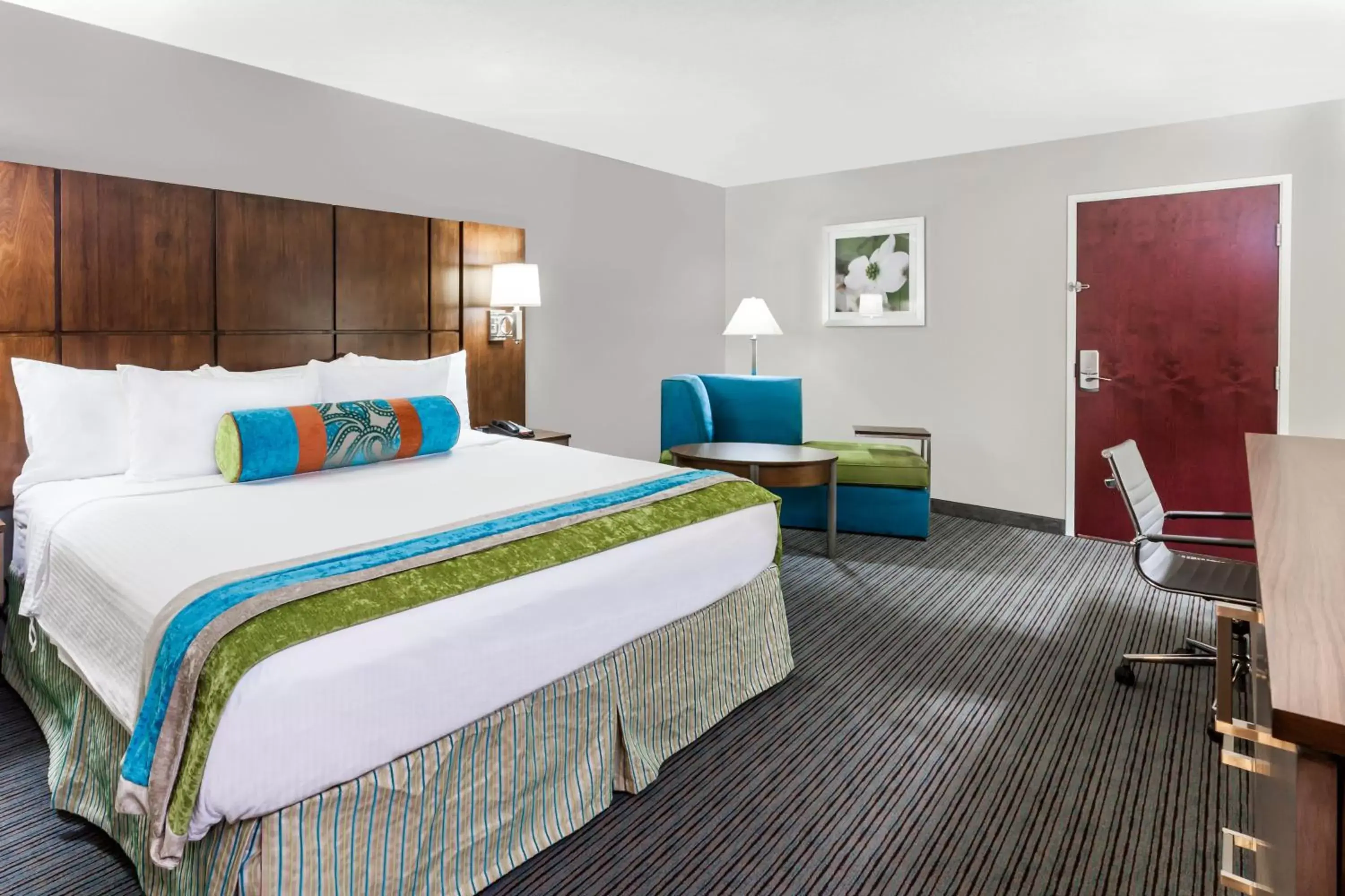 Photo of the whole room, Bed in Holiday Inn Hotel & Suites Oklahoma City North, an IHG Hotel