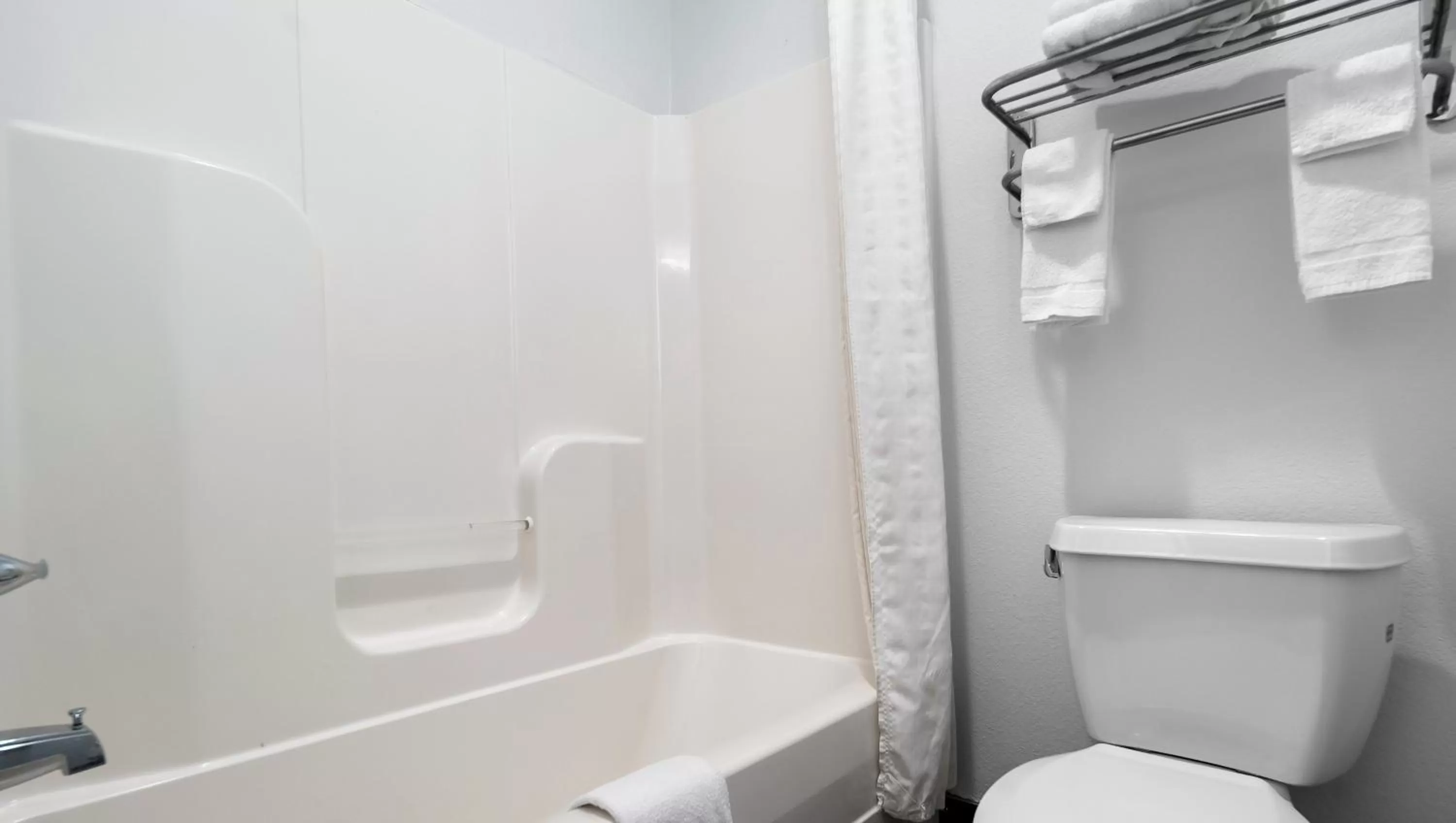 Bathroom in Belmont Inn and Suites Tatum