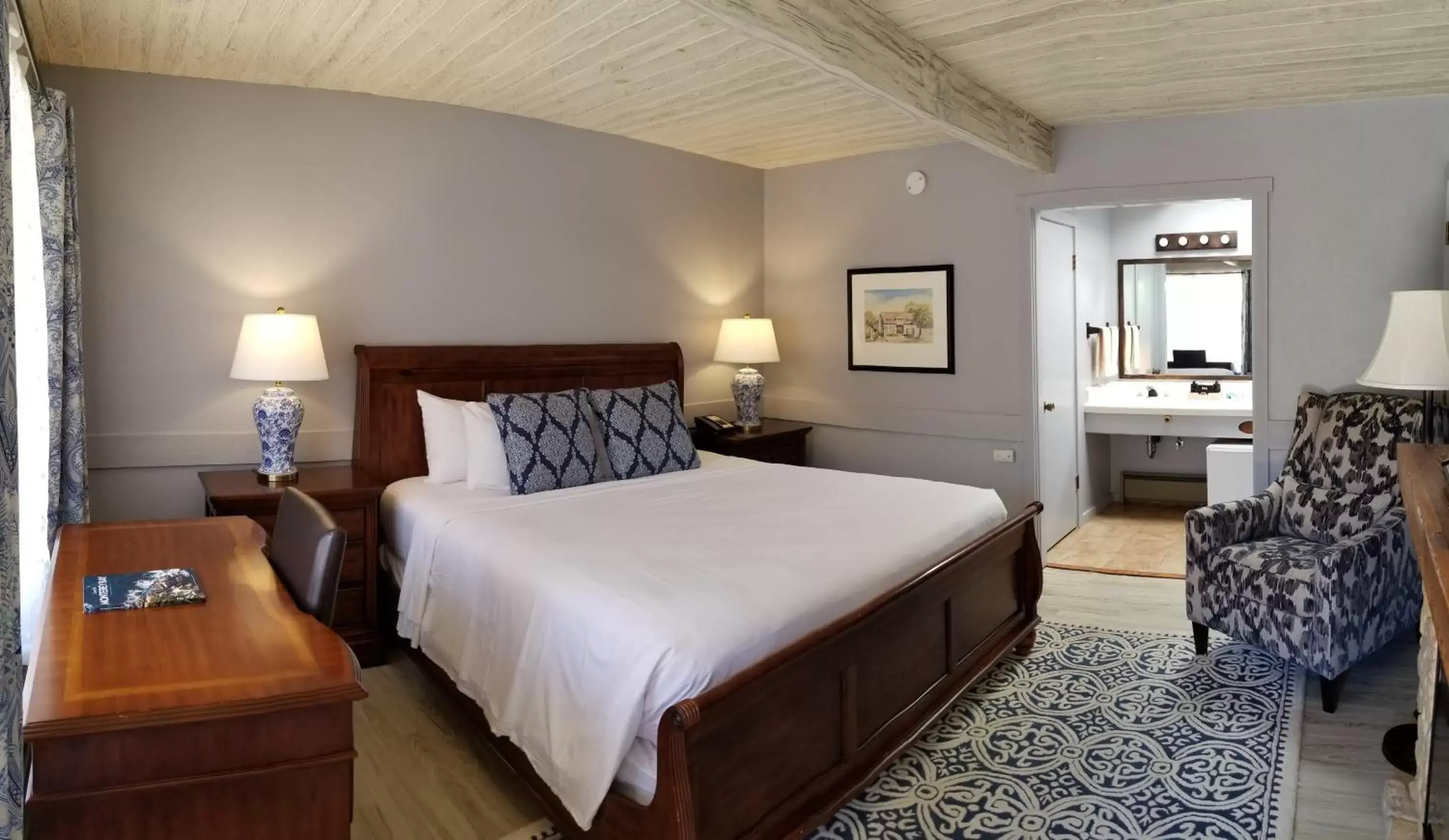 Photo of the whole room, Bed in Carmel Valley Lodge