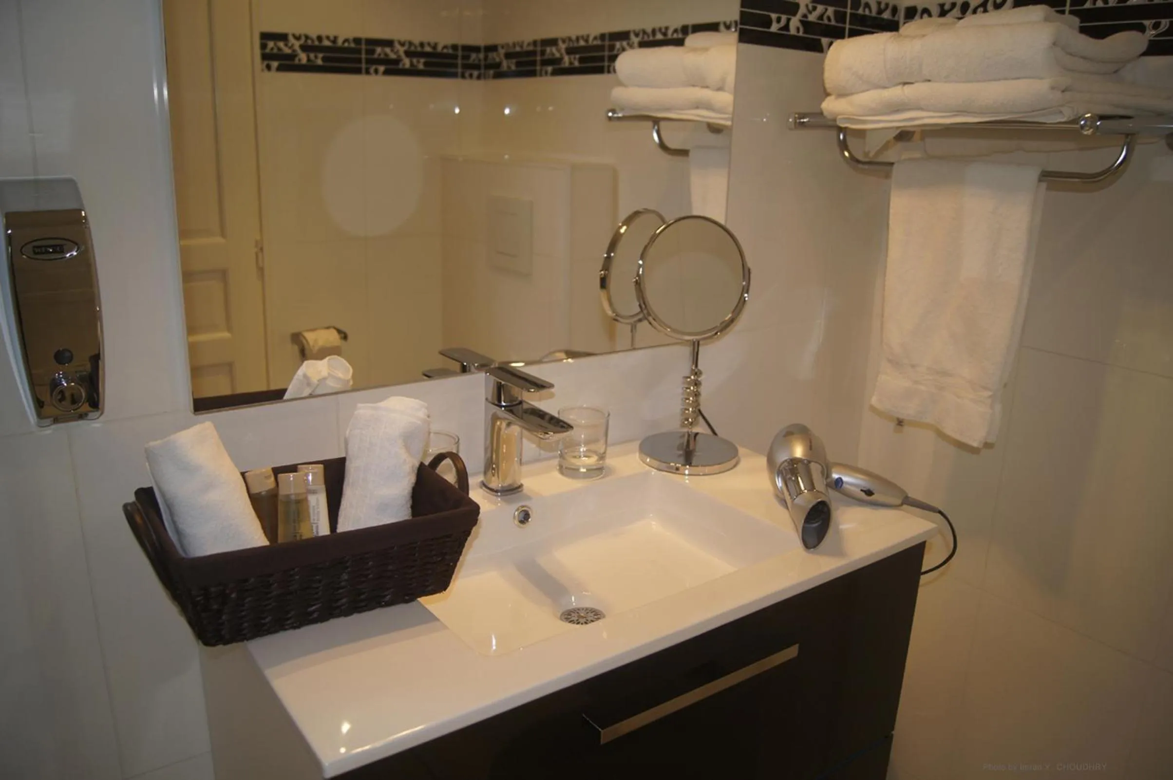 Bathroom in Hotel Regina Montmartre