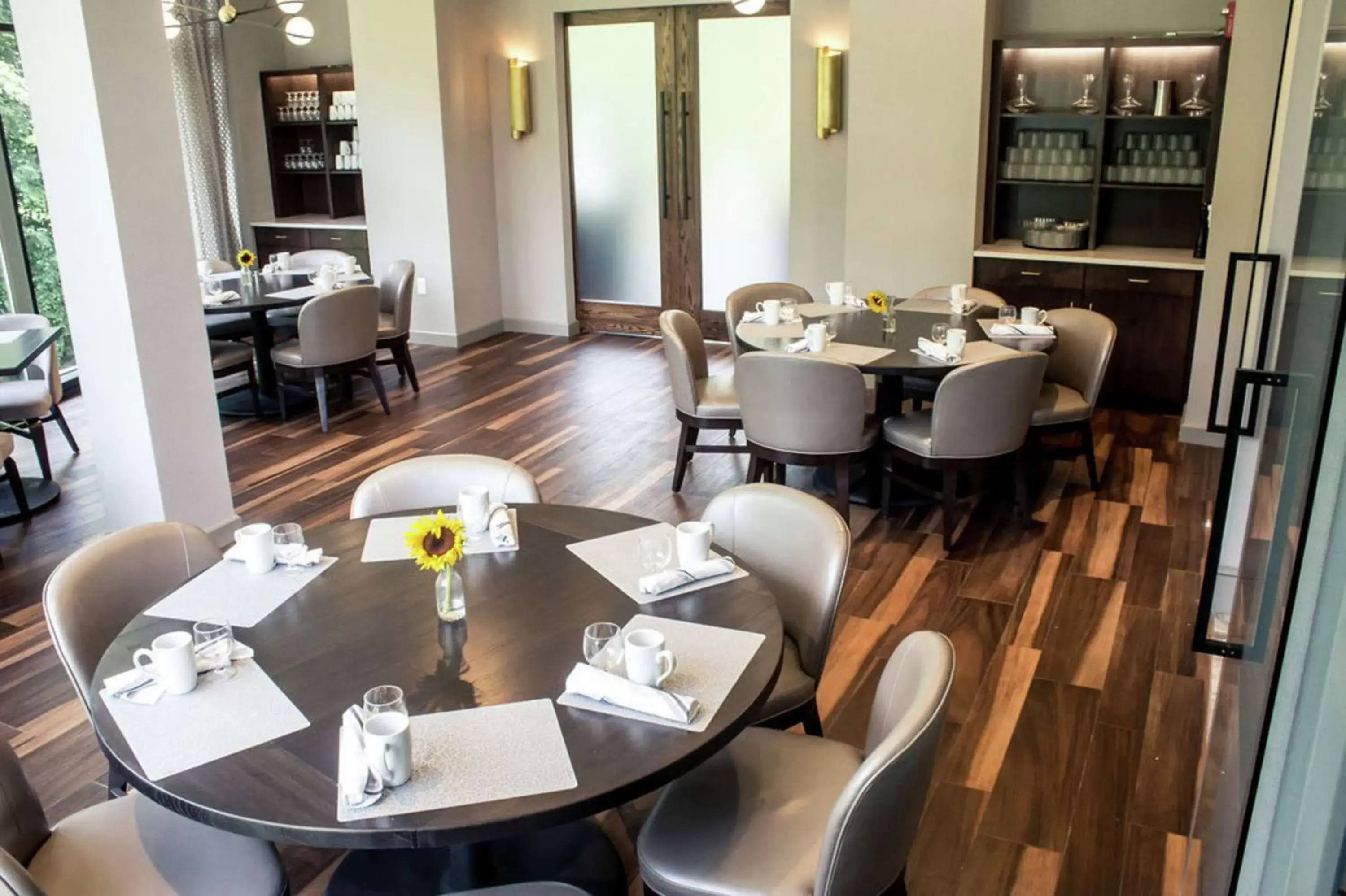 Dining area, Restaurant/Places to Eat in DoubleTree by Hilton Charlottesville