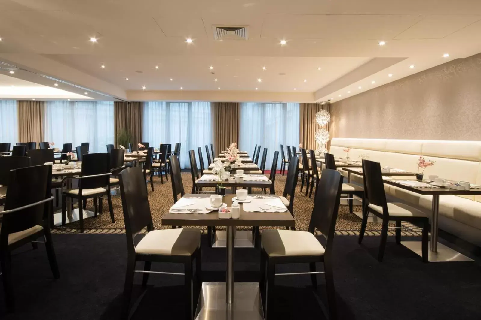 Breakfast, Restaurant/Places to Eat in Mercure Hotel Brussels Centre Midi