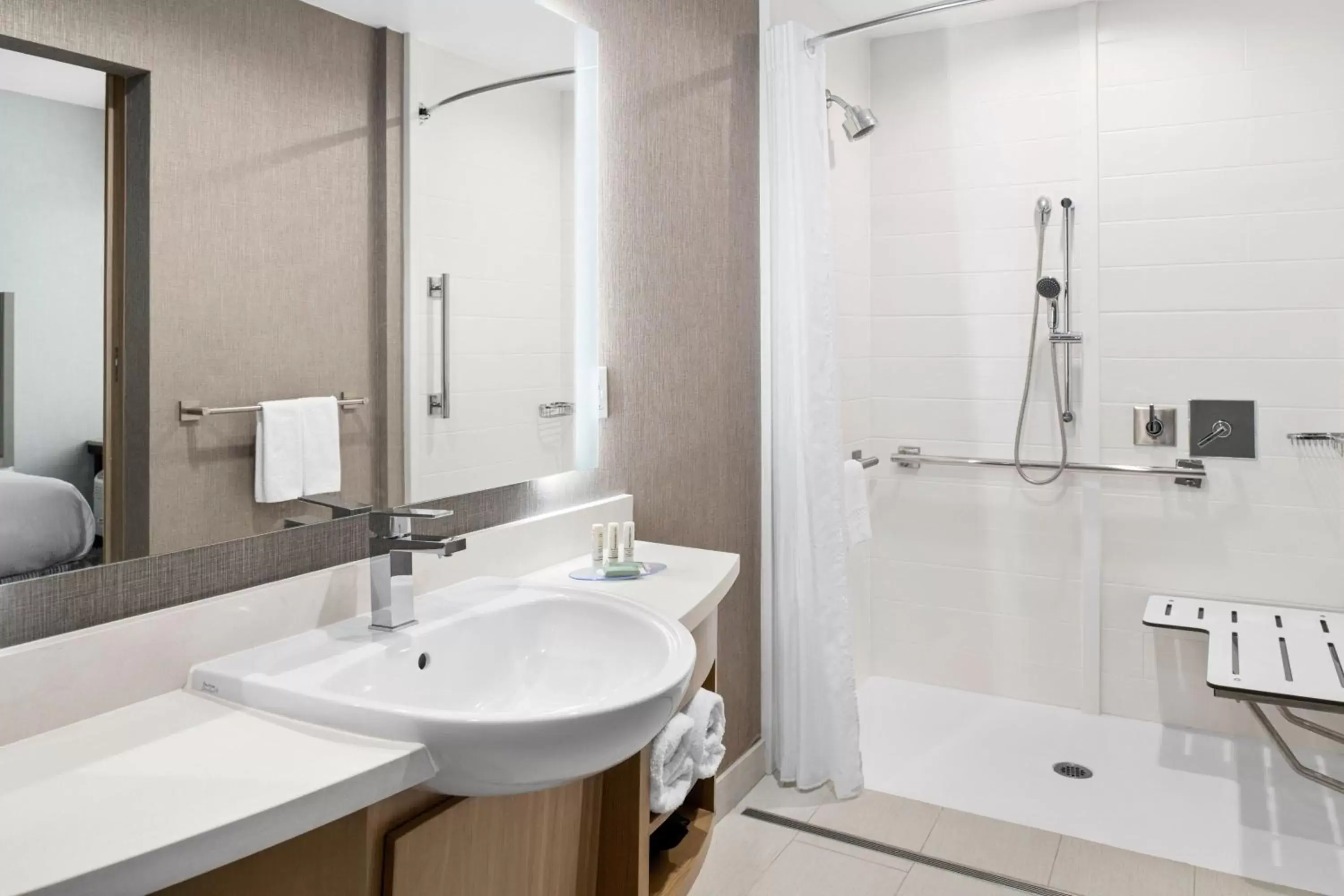 Bathroom in SpringHill Suites by Marriott Riverside Redlands