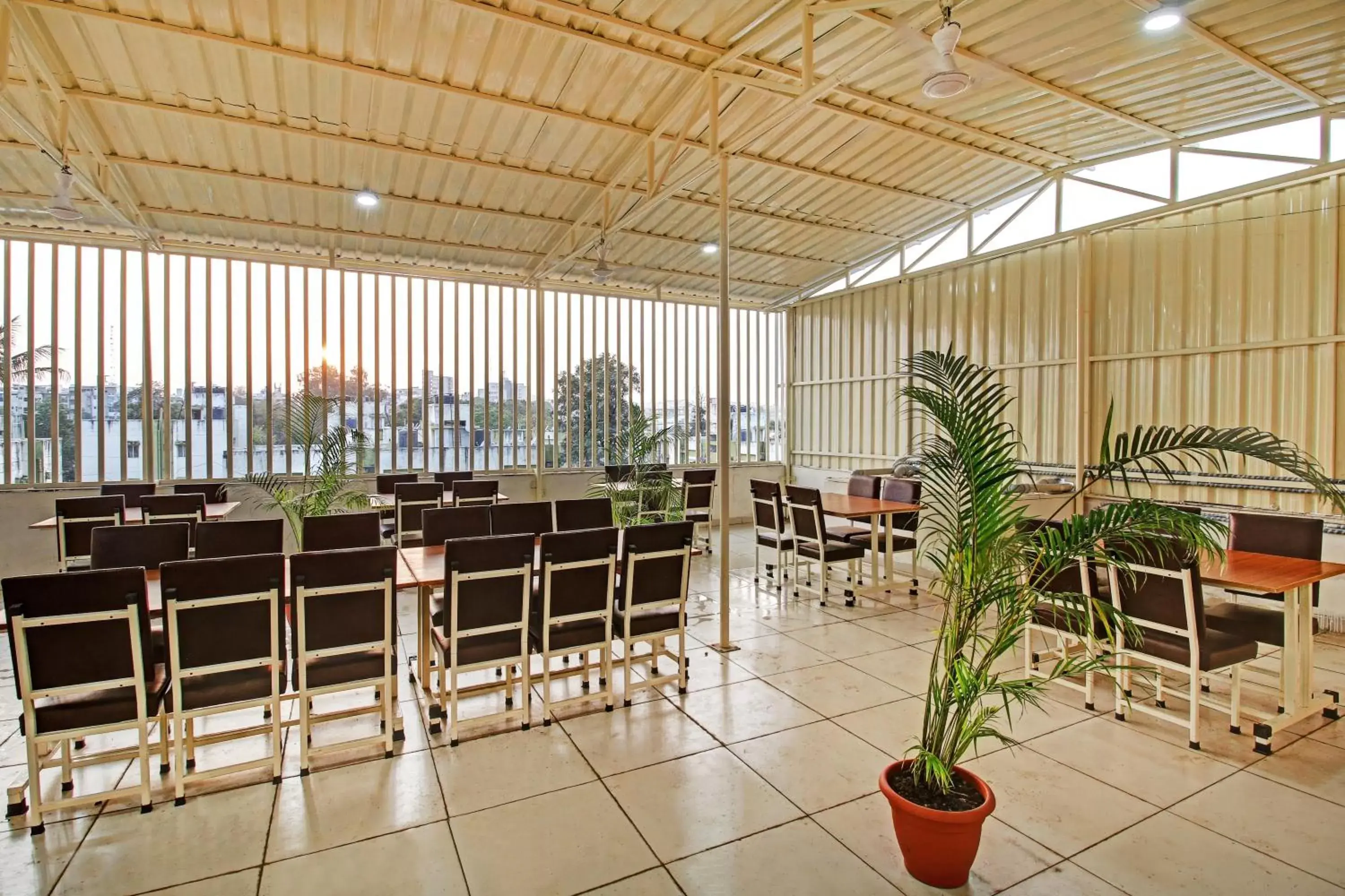 Restaurant/places to eat in Treebo Krishna Regency ISBT Bus Stop Restaurant/places to eat in Treebo Krishna Regency ISBT Bus Stop