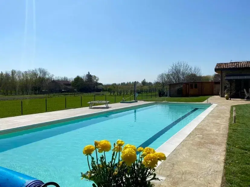 Swimming Pool in La Casa di Valeria - Modena