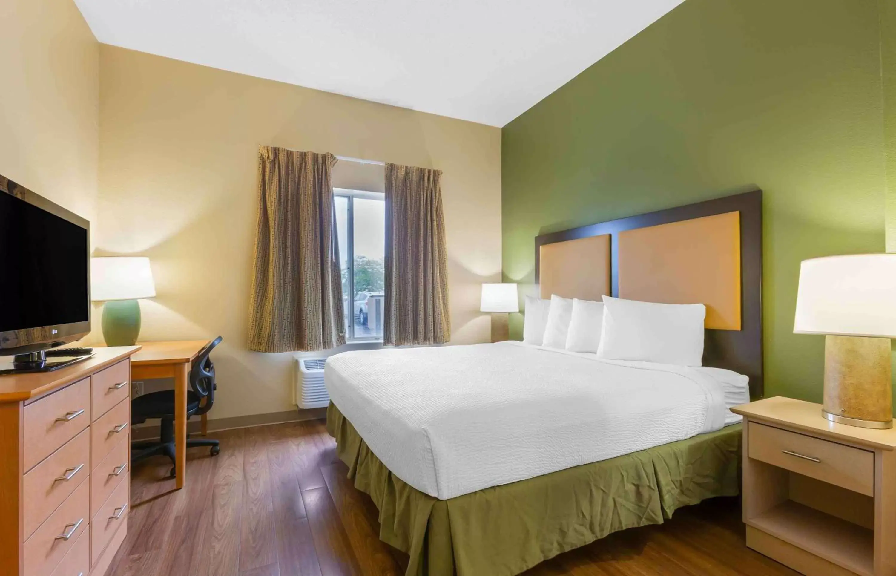 Bedroom, Bed in Extended Stay America Suites - Findlay - Tiffin Avenue