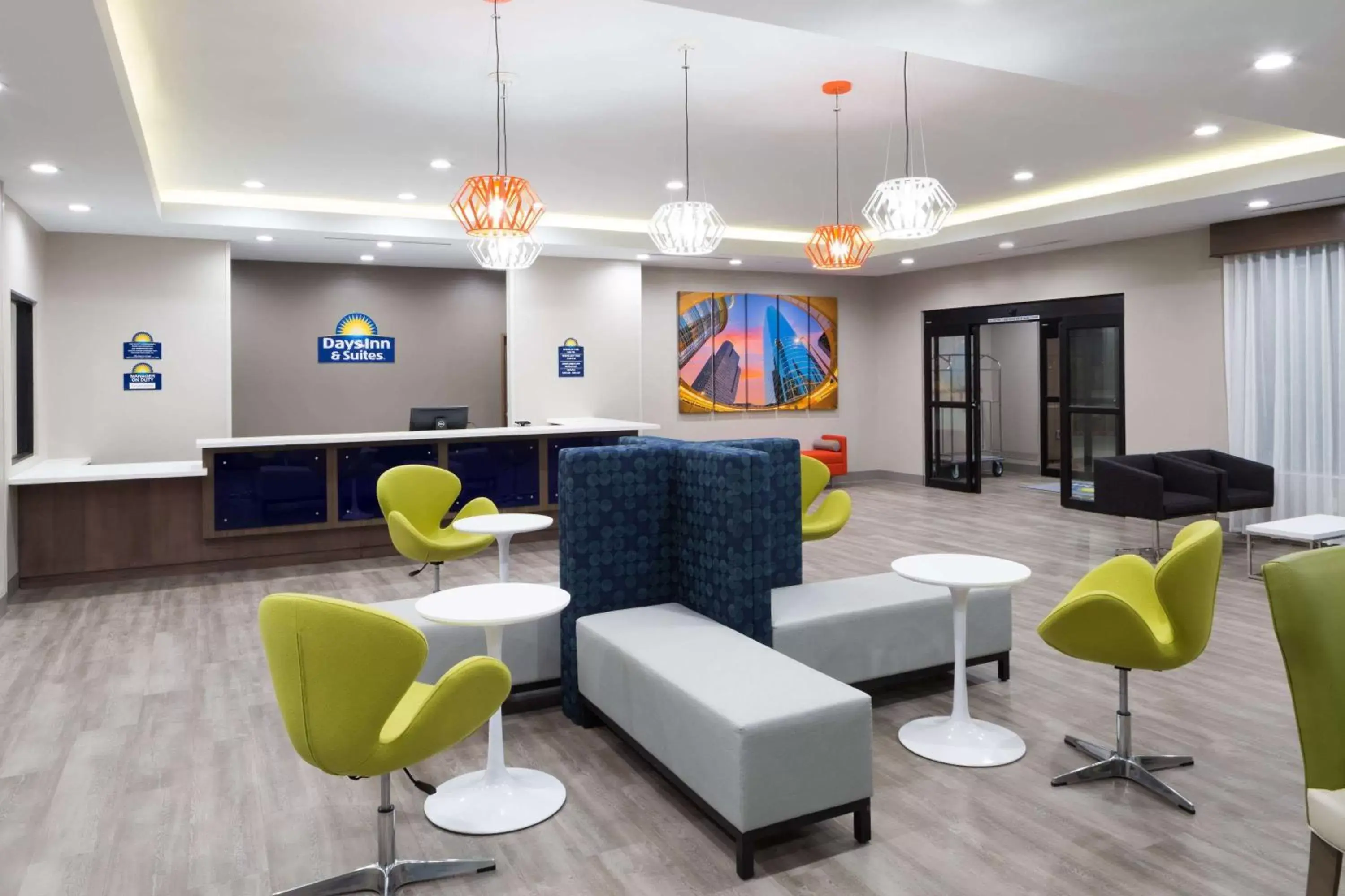 Lobby or reception, Lounge/Bar in Days Inn & Suites by Wyndham Houston NW Cypress