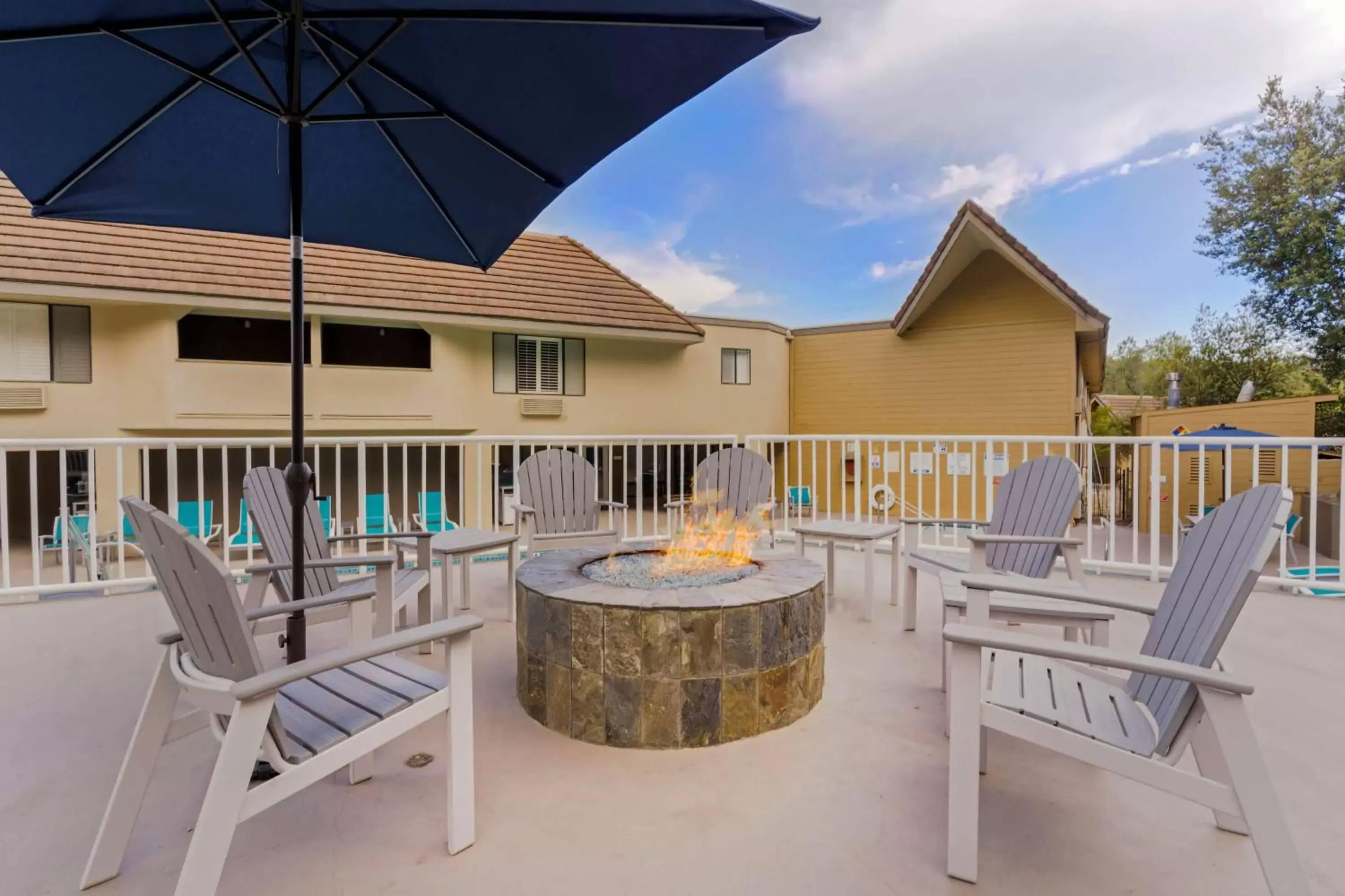 Pool view in Best Western Plus Novato Oaks Inn
