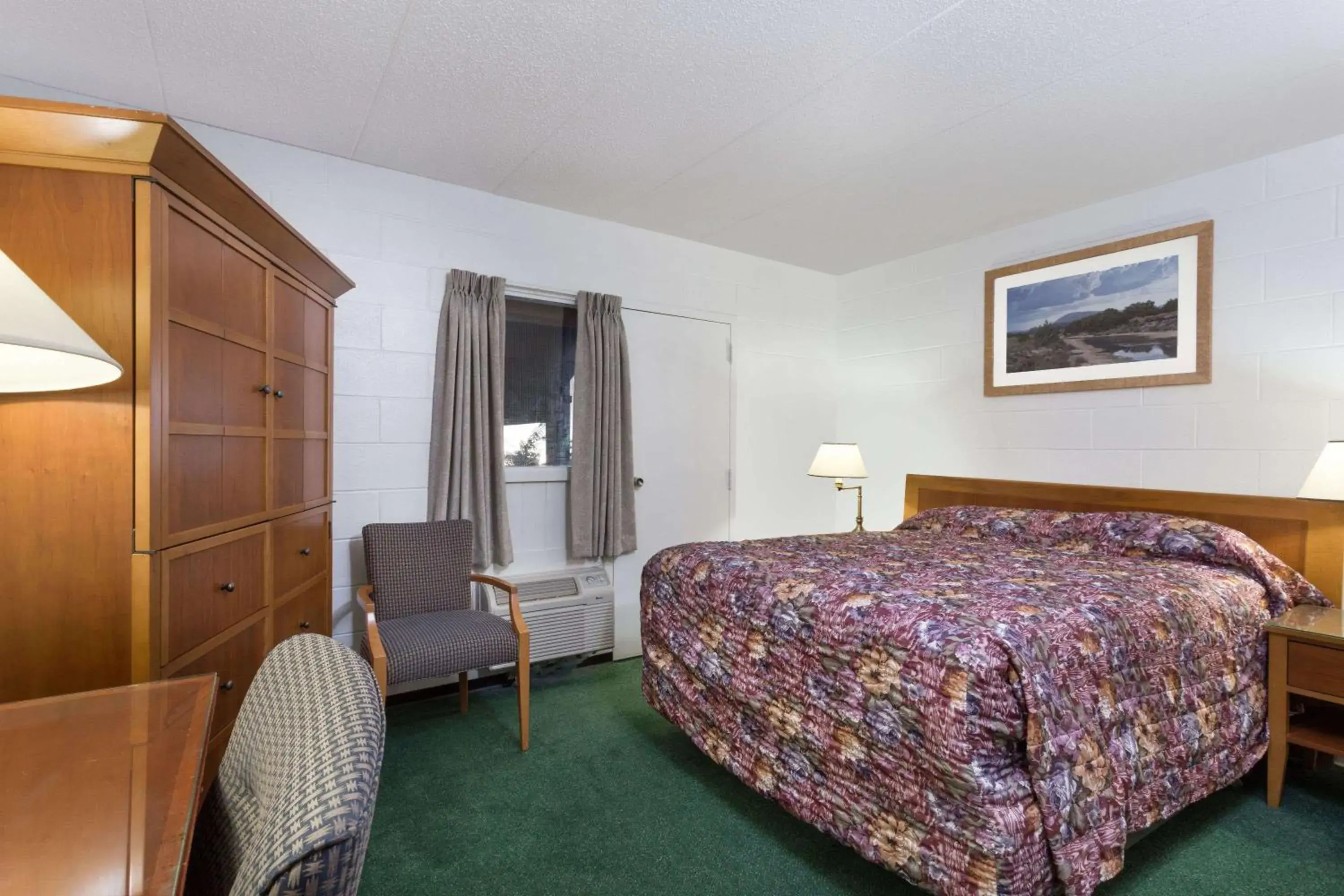 Photo of the whole room, Bed in MOOSEJAW INN