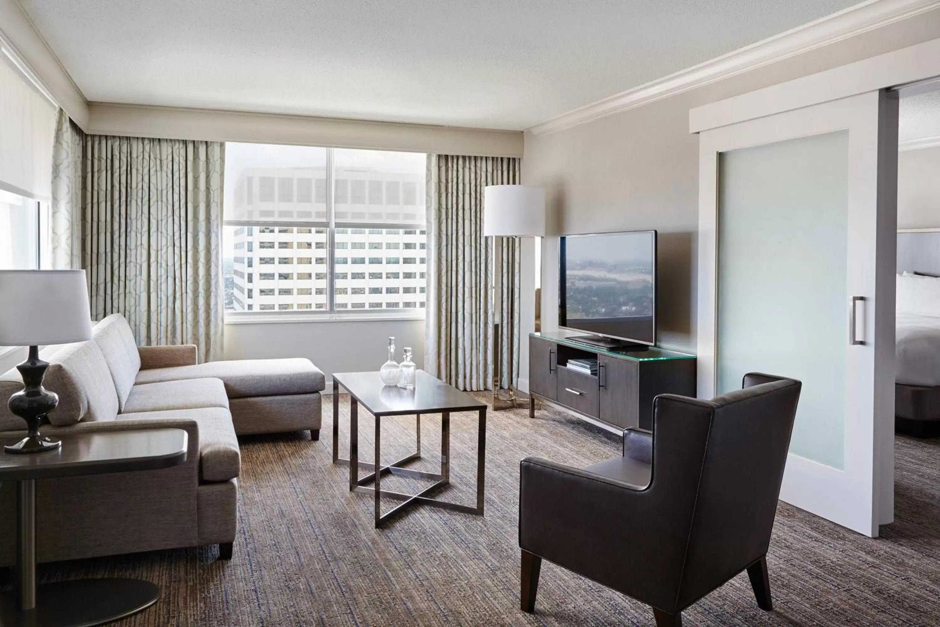 Living room, Seating Area in New Orleans Marriott