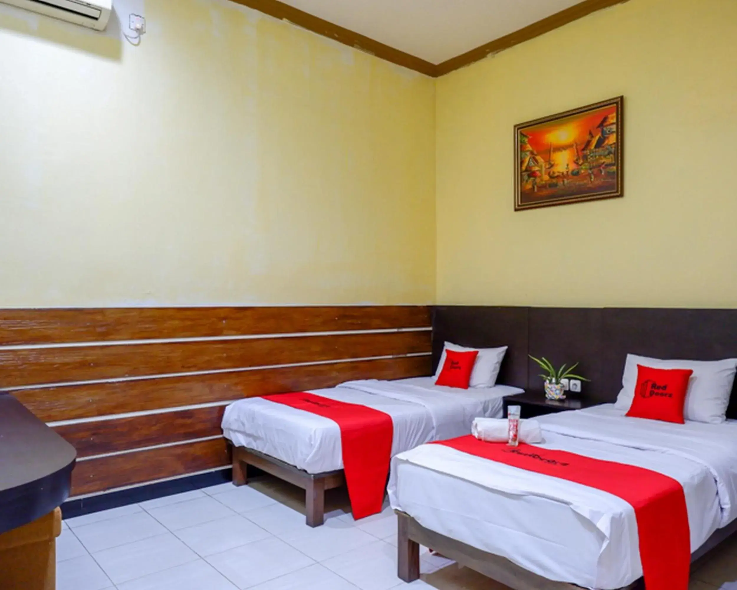 Bed in RedDoorz Plus @ Hotel Asih UNY