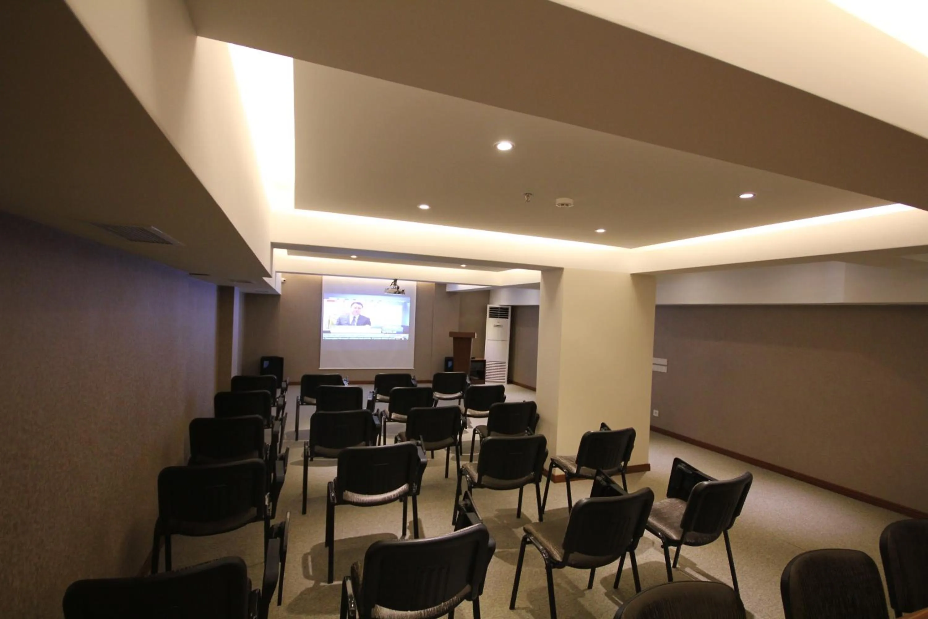 Business facilities in Grand Washington Hotel