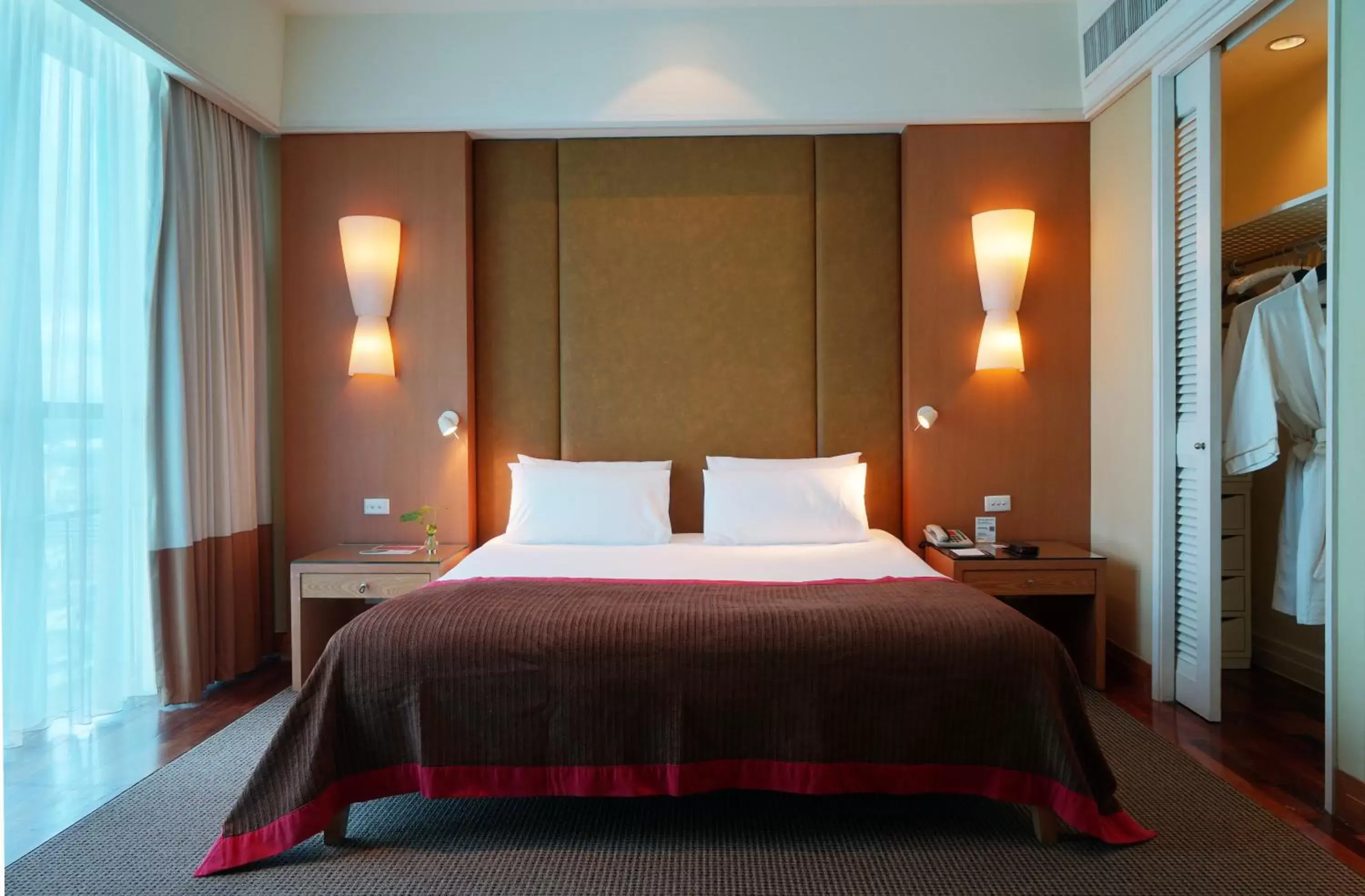 Photo of the whole room, Bed in Centara Hotel Hat Yai