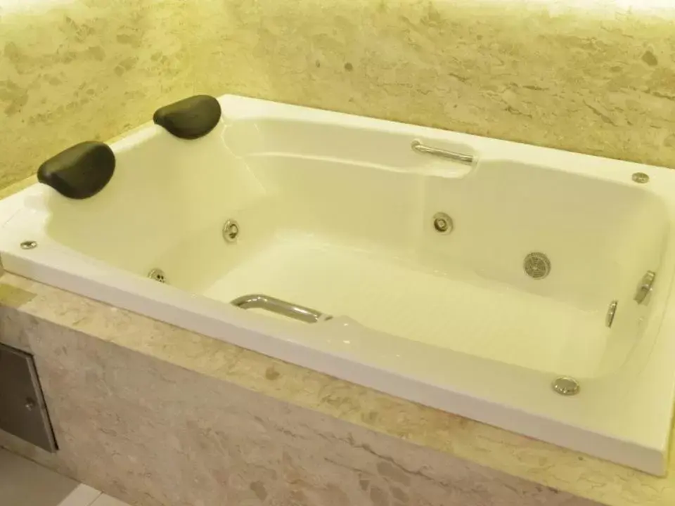 Bath in Dubai Suites