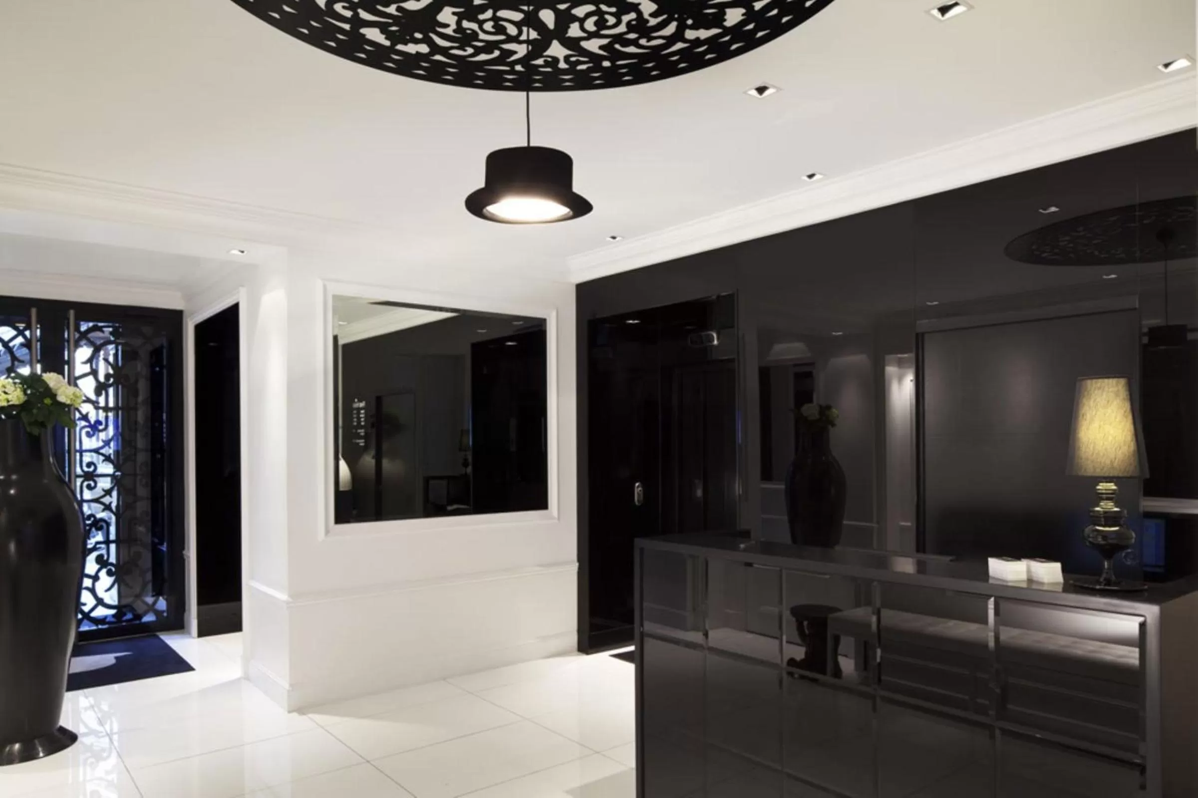 Lobby or reception in First Hotel Paris Tour Eiffel