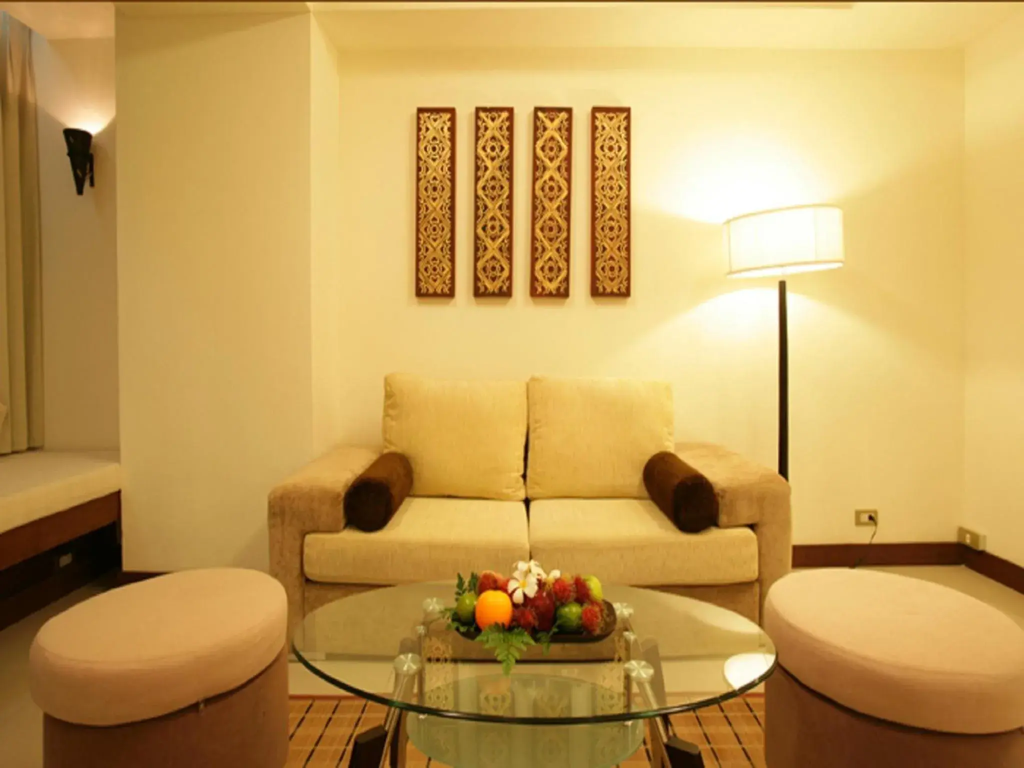Living room, Seating Area in Maninarakorn Hotel