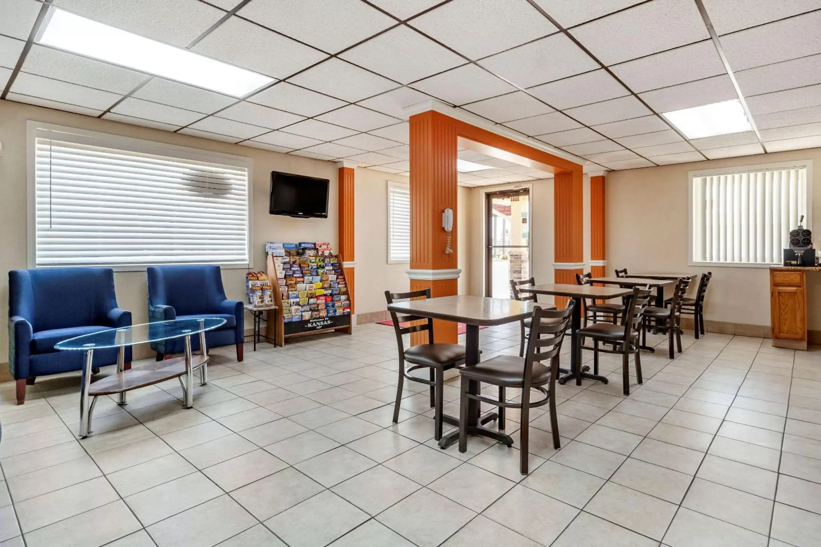 Restaurant/places to eat in Econo Lodge Hays I-70