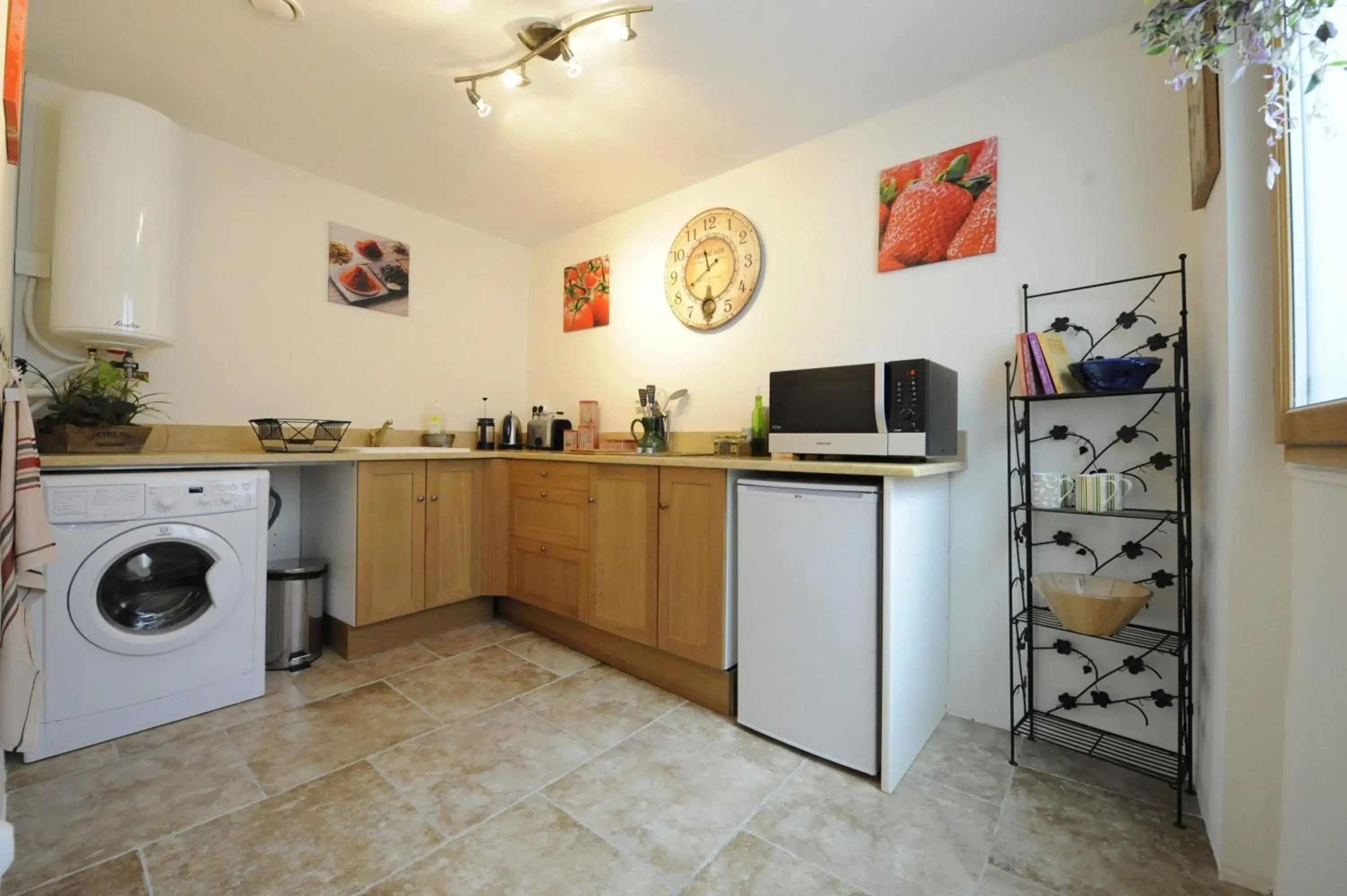 Kitchen or kitchenette, Kitchen/Kitchenette in The Apartments, Rue Barbès