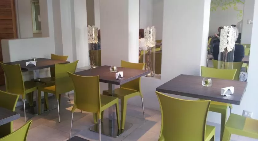 Restaurant/places to eat in Hotel Las Terrazas Express