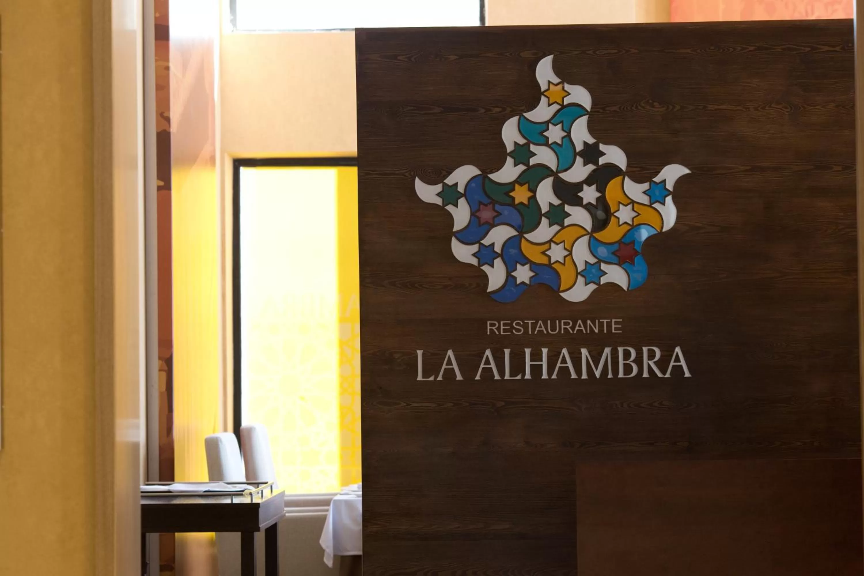 Restaurant/places to eat in M.A. Hotel Sevilla Congresos