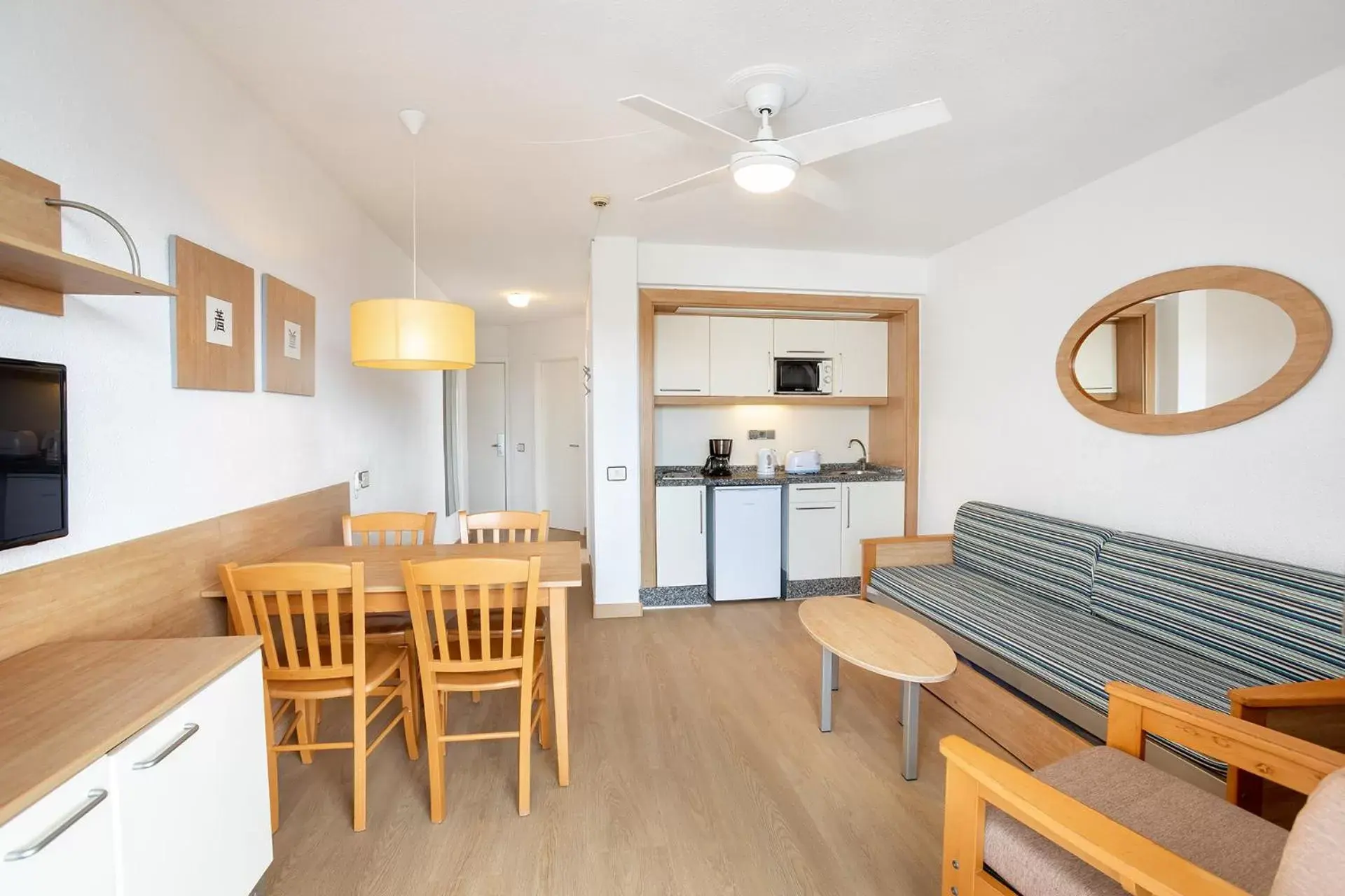 Apartment (4 Adults) in Aguamar Apartamentos, Los Cristianos Downtown Apartment (4 Adults) in Aguamar Apartamentos, Los Cristianos Downtown