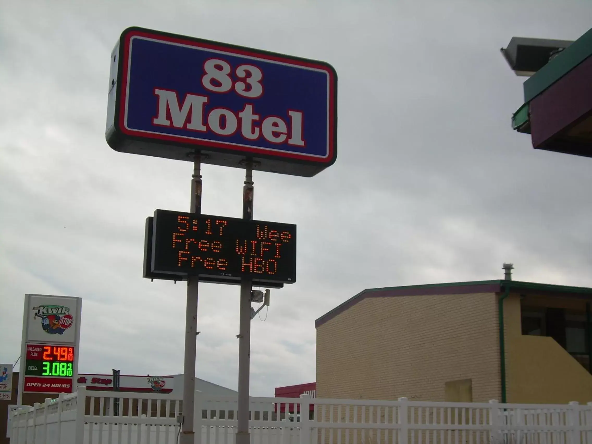 83 motel