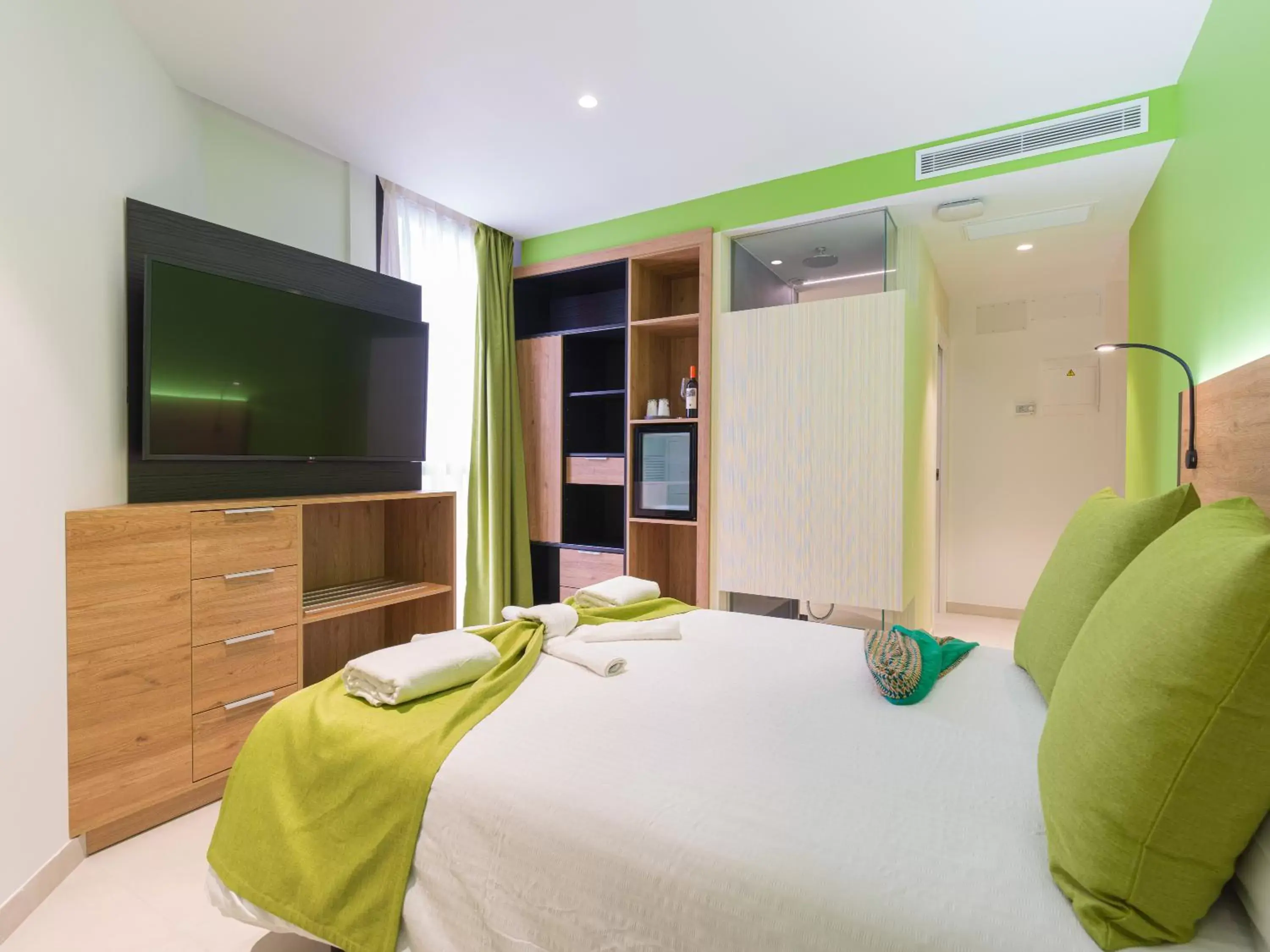 TV and multimedia, Bed in Hotel MG Poniente TV and multimedia, Bed in Hotel MG Poniente