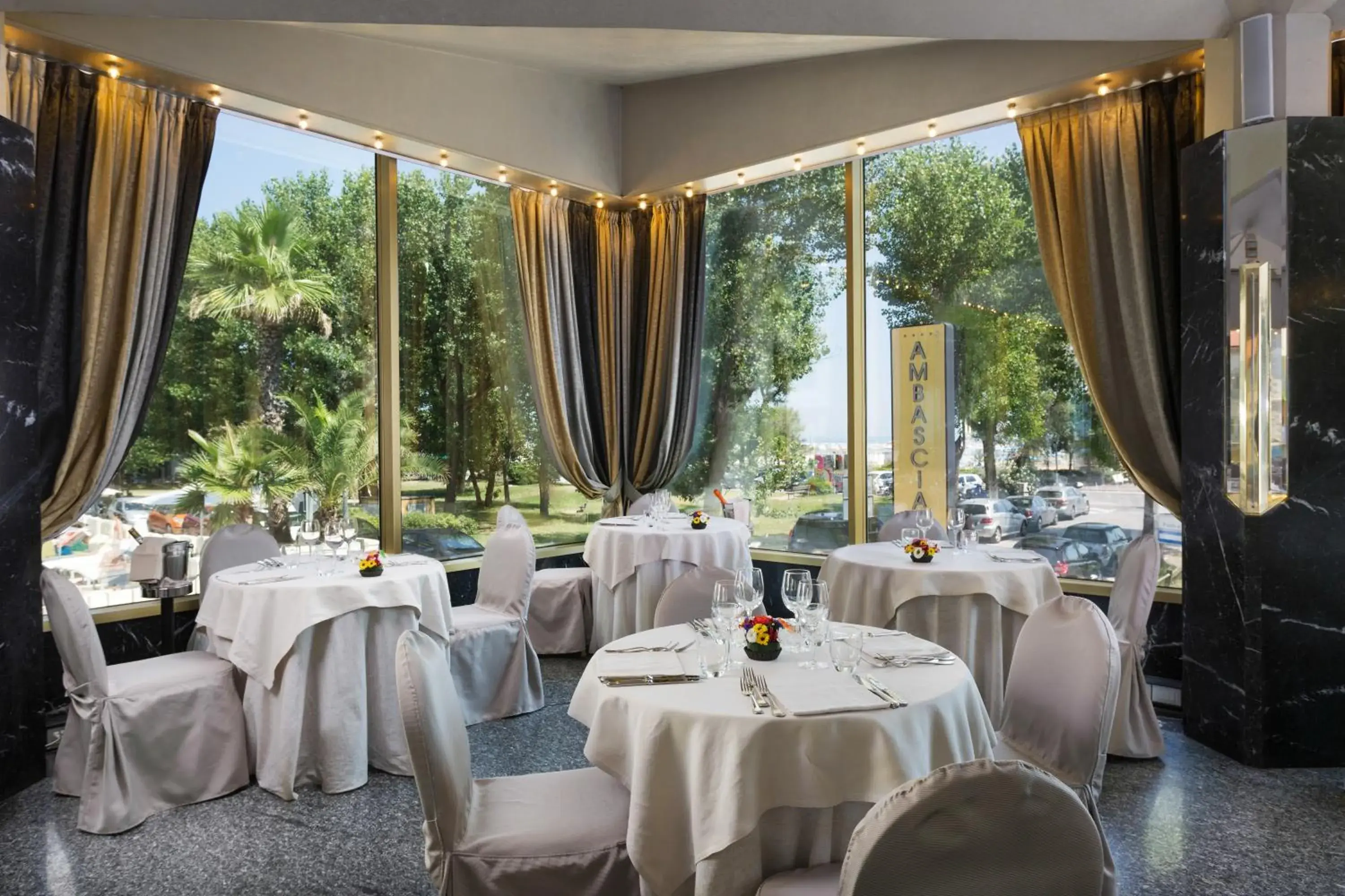 Restaurant/Places to Eat in Hotel Ambasciatori