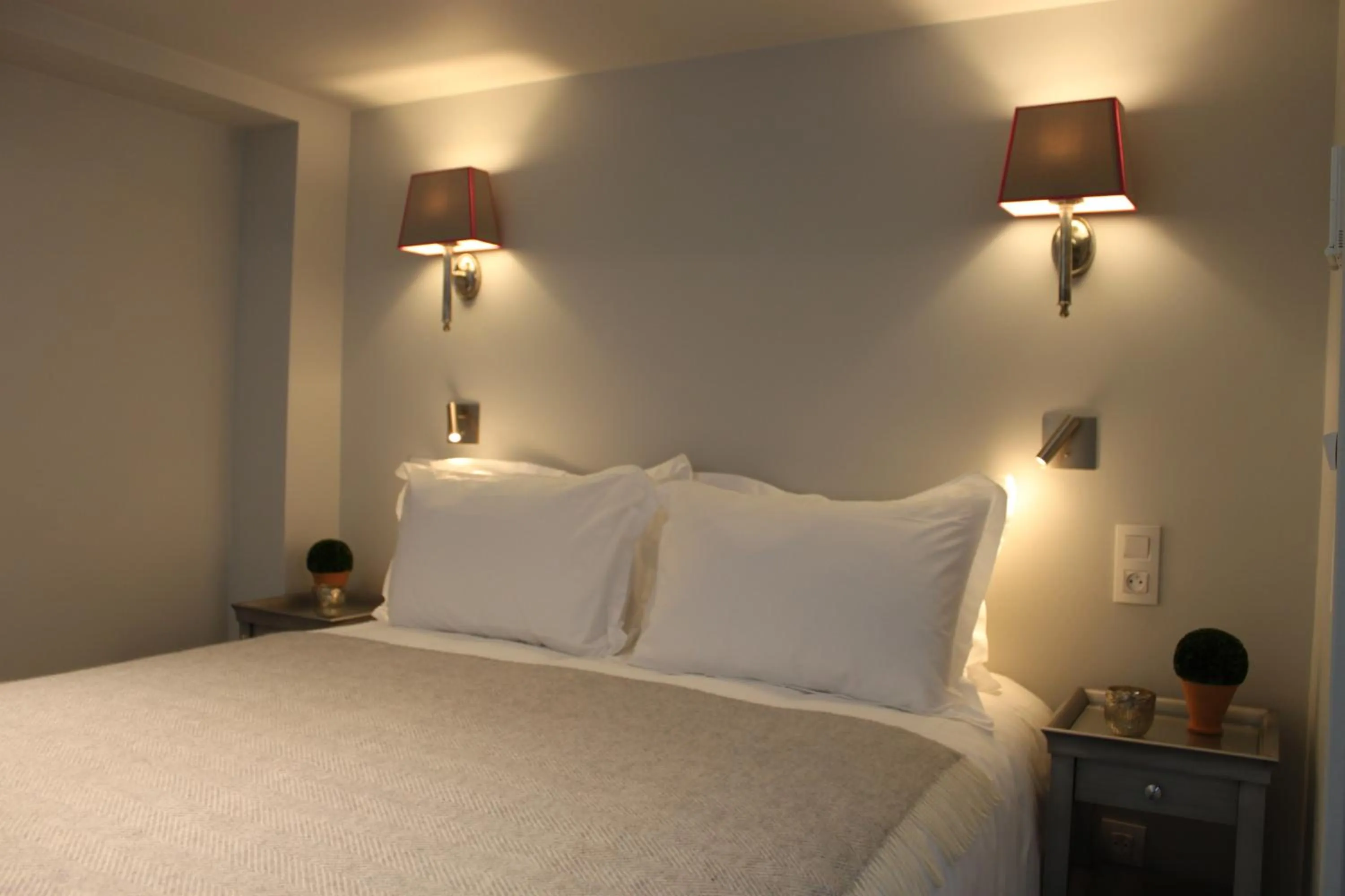 Property building, Bed in My Home In Paris