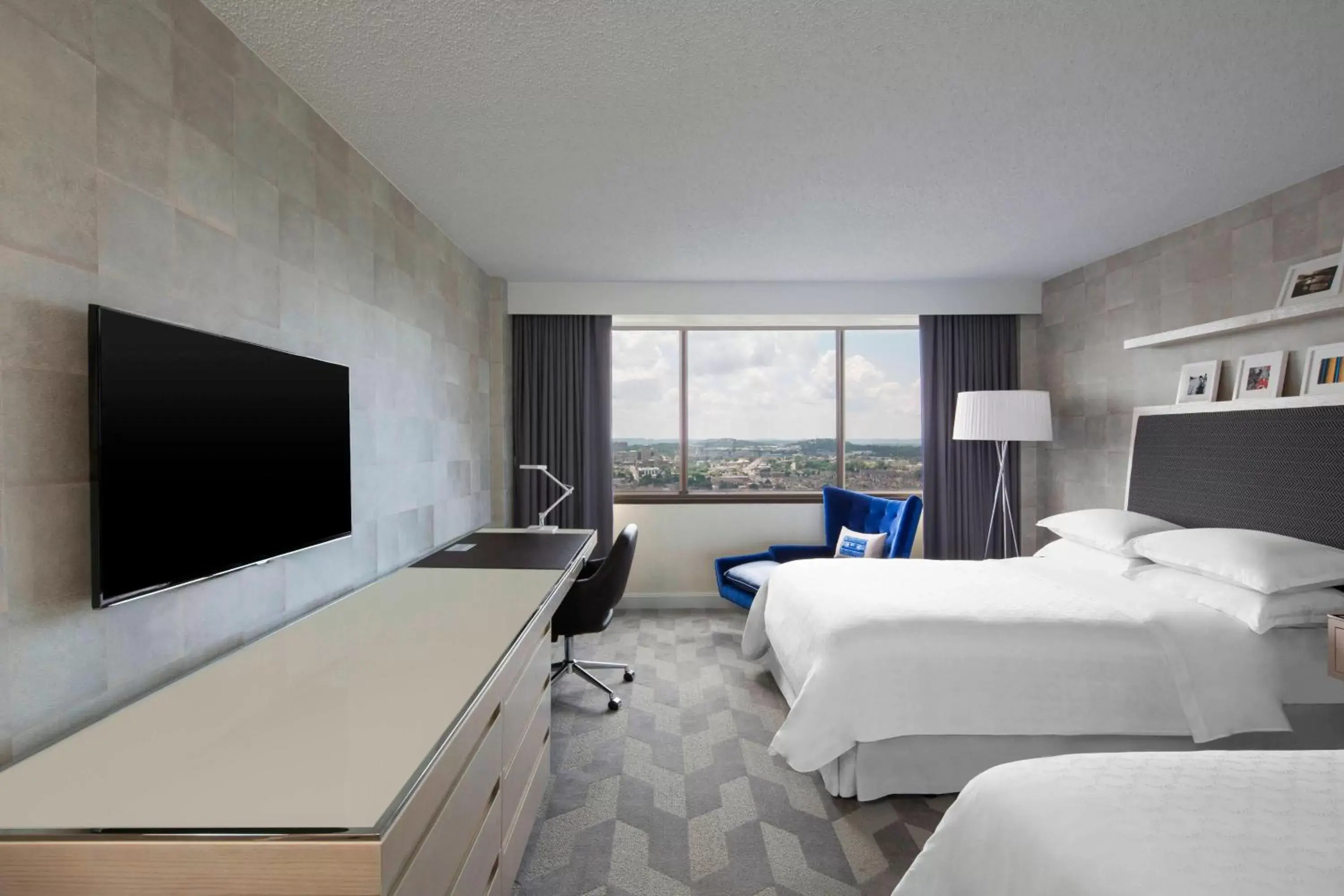 Photo of the whole room, TV/Entertainment Center in Sheraton Grand Nashville Downtown