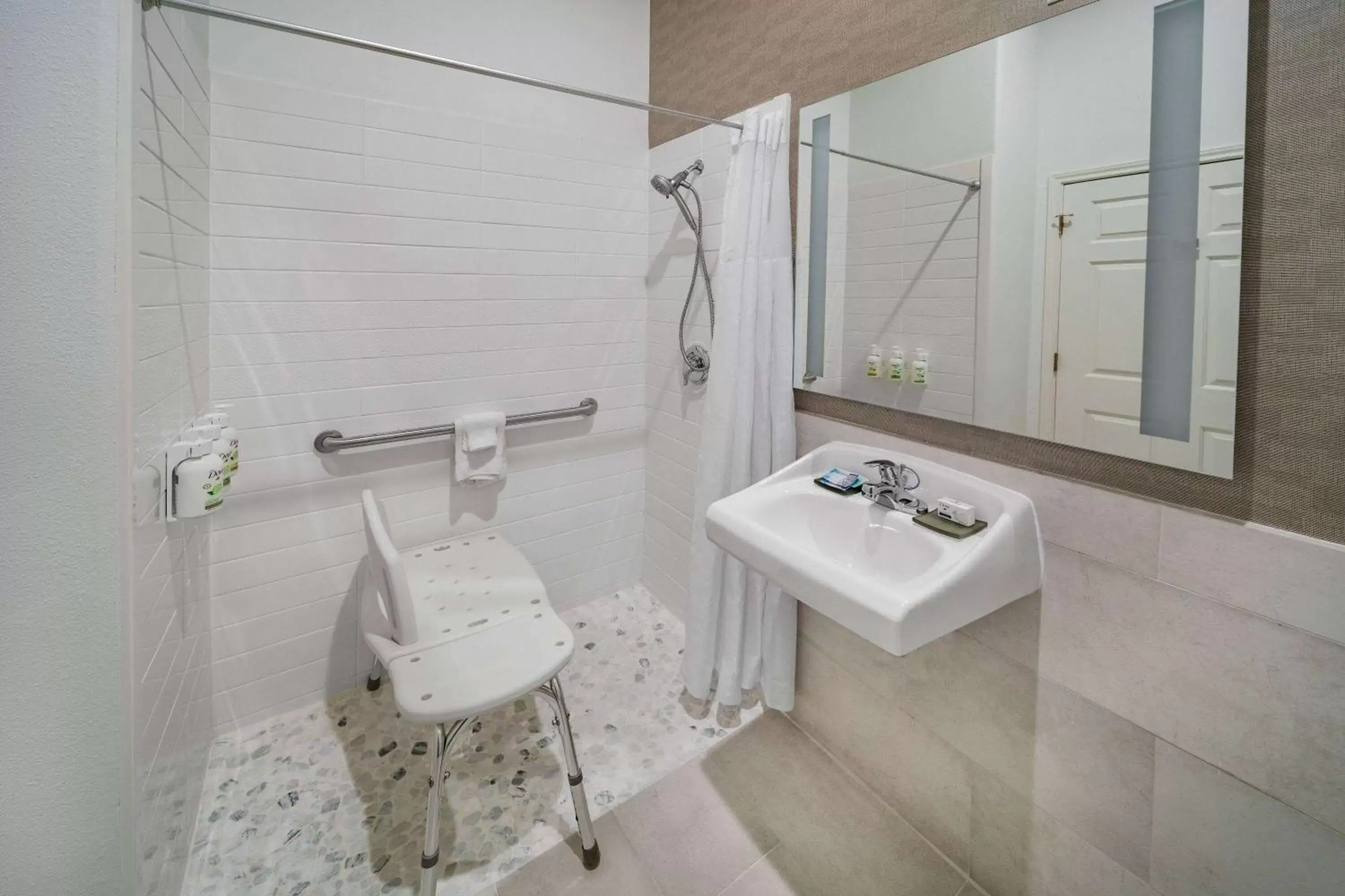 Shower, Bathroom in La Quinta Inn & Suites by Wyndham Pharr RGV Medical Center