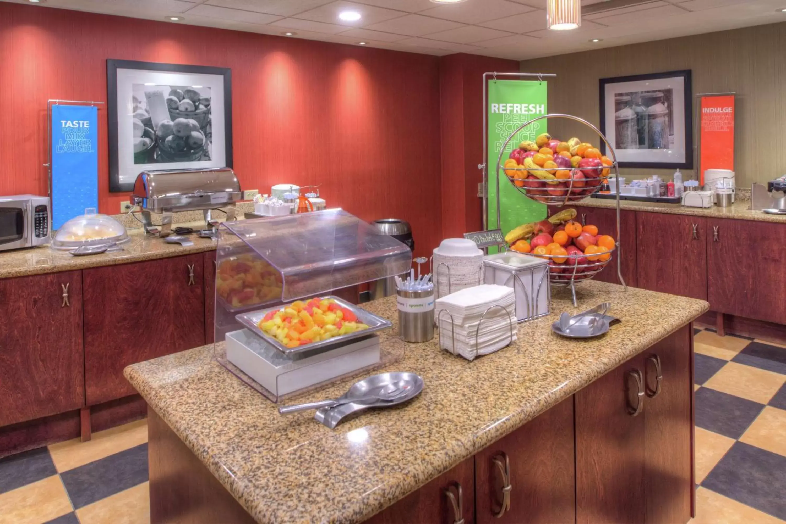 Dining area in Hampton Inn & Suites Rifle