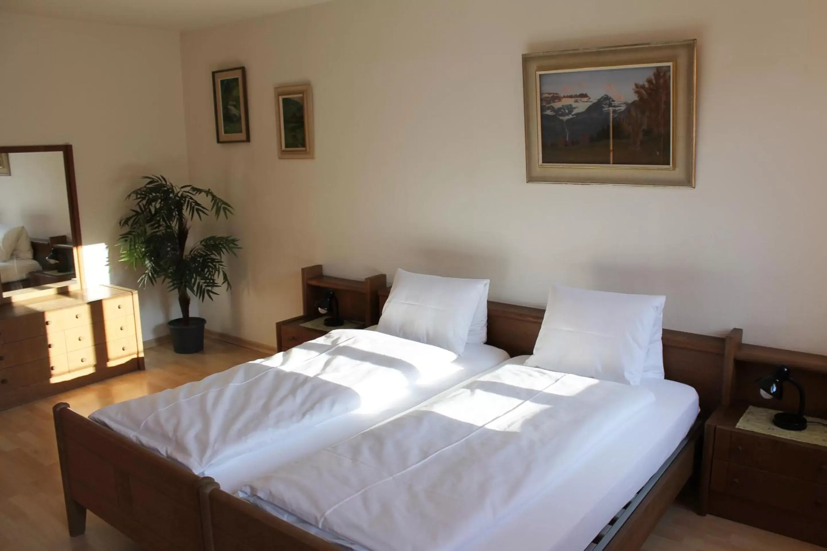 Photo of the whole room, Bed in Hotel Restaurant Goldener Schlüssel