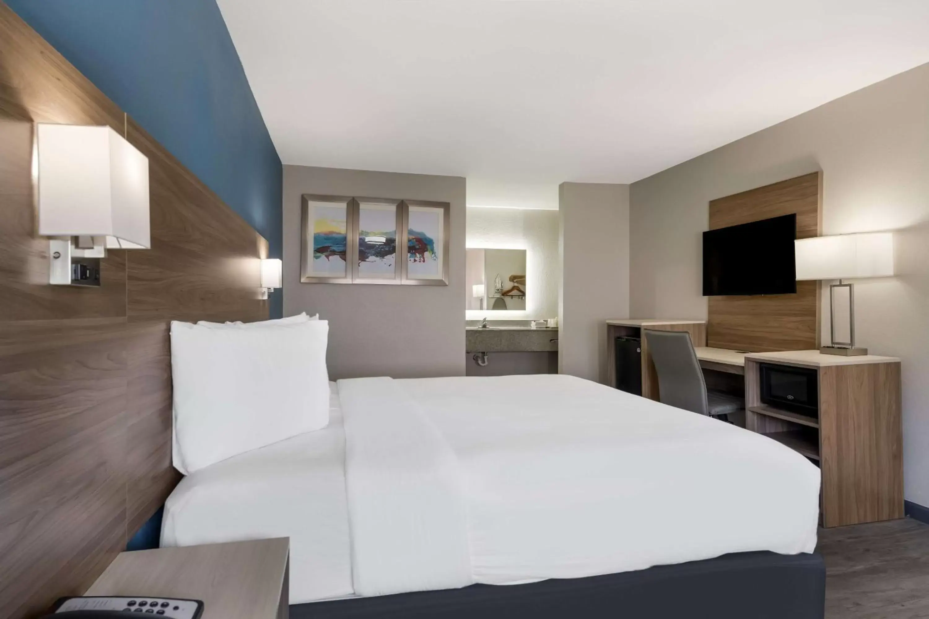 Bedroom, Bed in SureStay Hotel by Best Western Spring North Houston