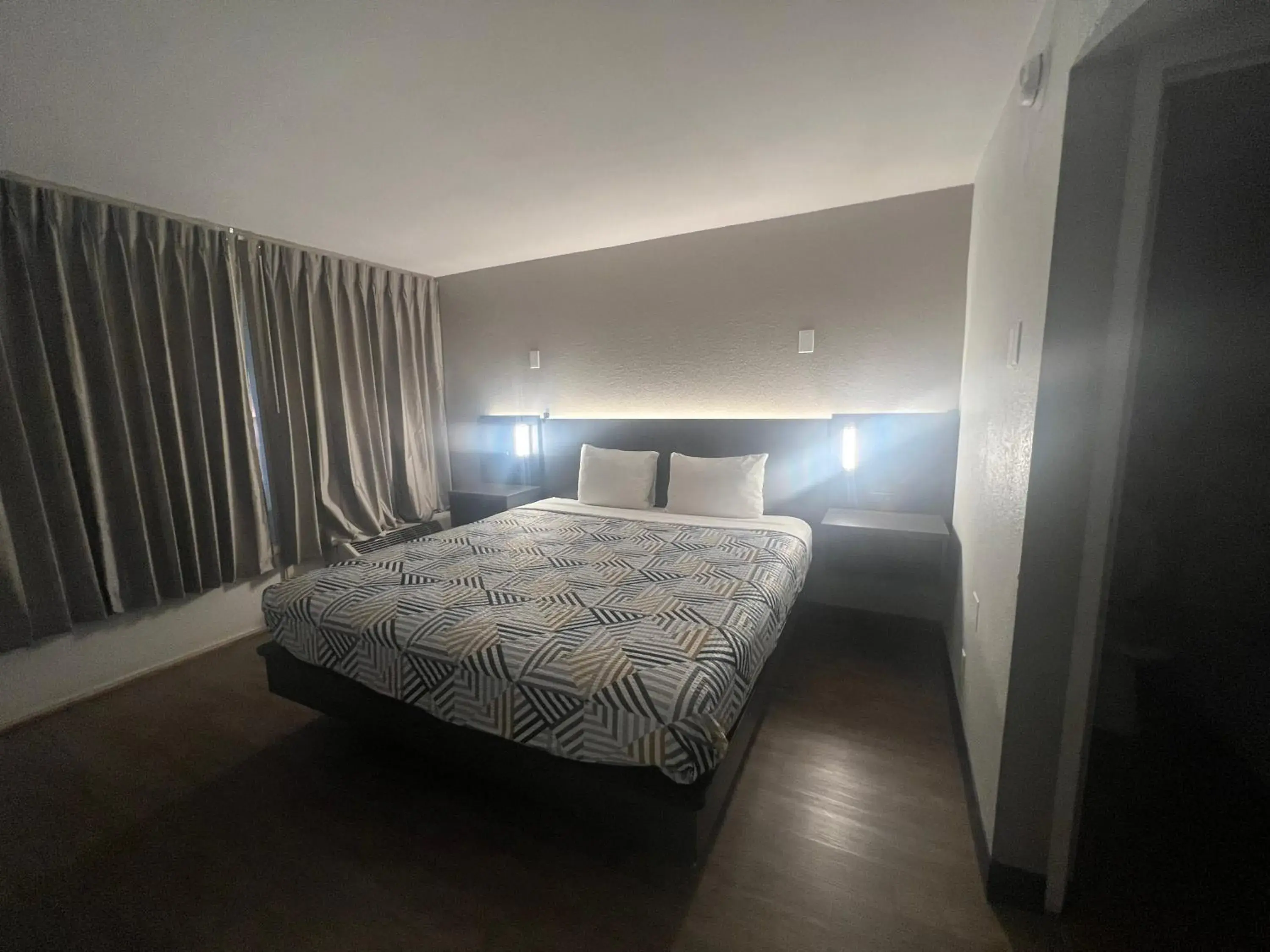 Bed in Motel 6 Glendale AZ