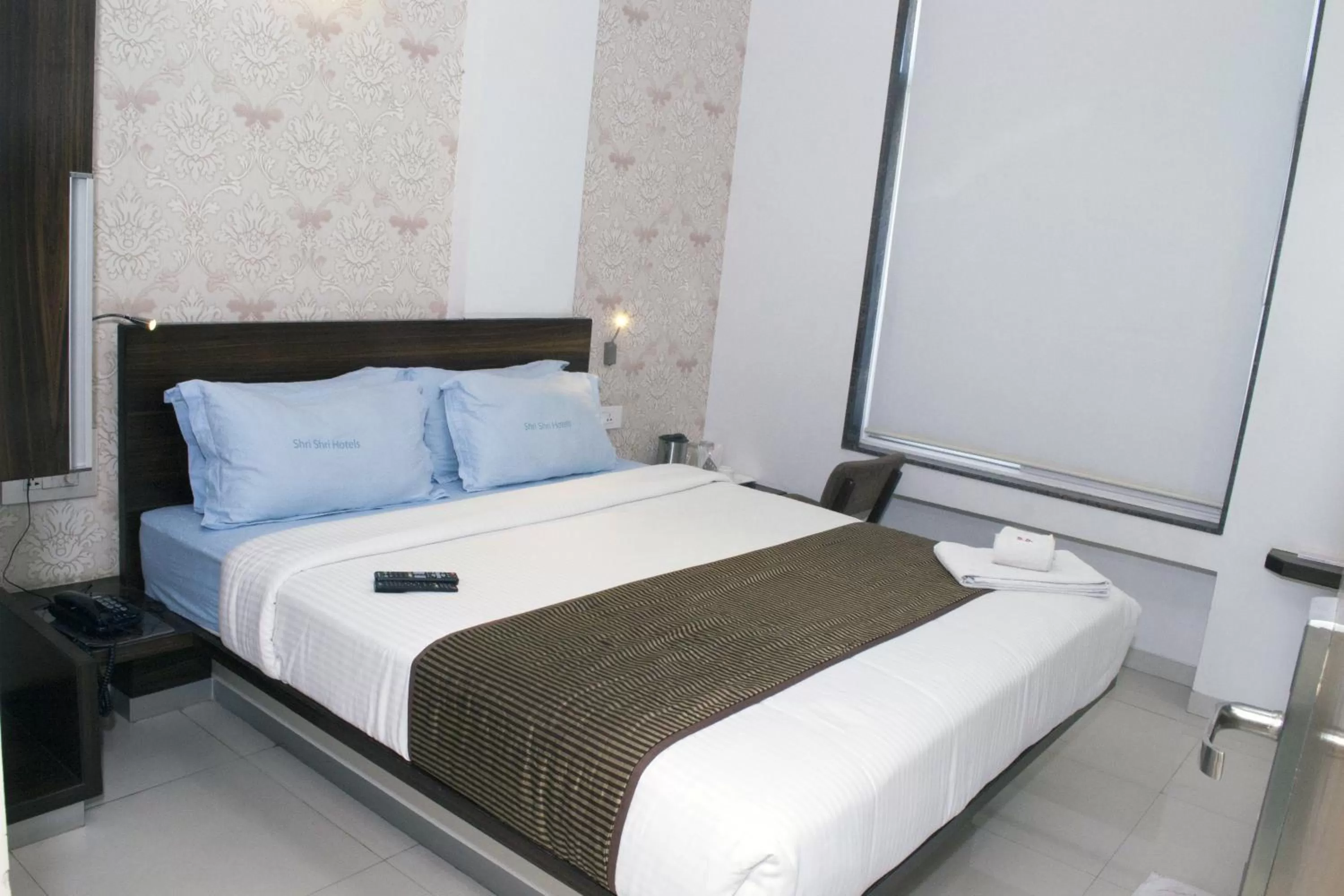 Bedroom, Bed in Hotel SRI SRI EXECUTIVE KOLHAPUR NEAR MAHALAXMI TEMPLE