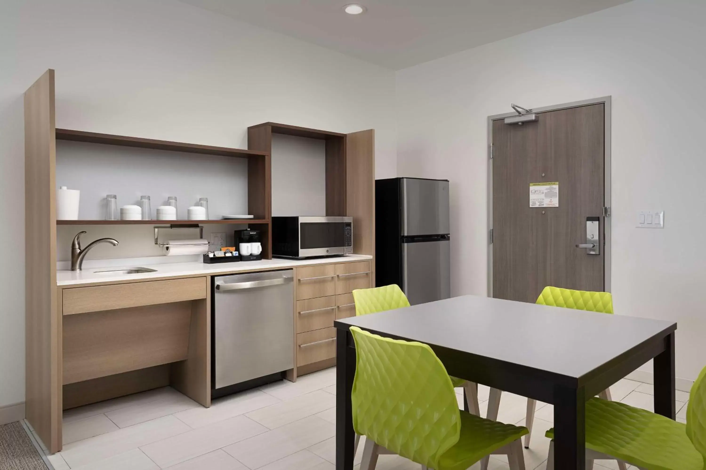 Kitchen or kitchenette, Kitchen/Kitchenette in Home2 Suites By Hilton Flower Mound Dallas