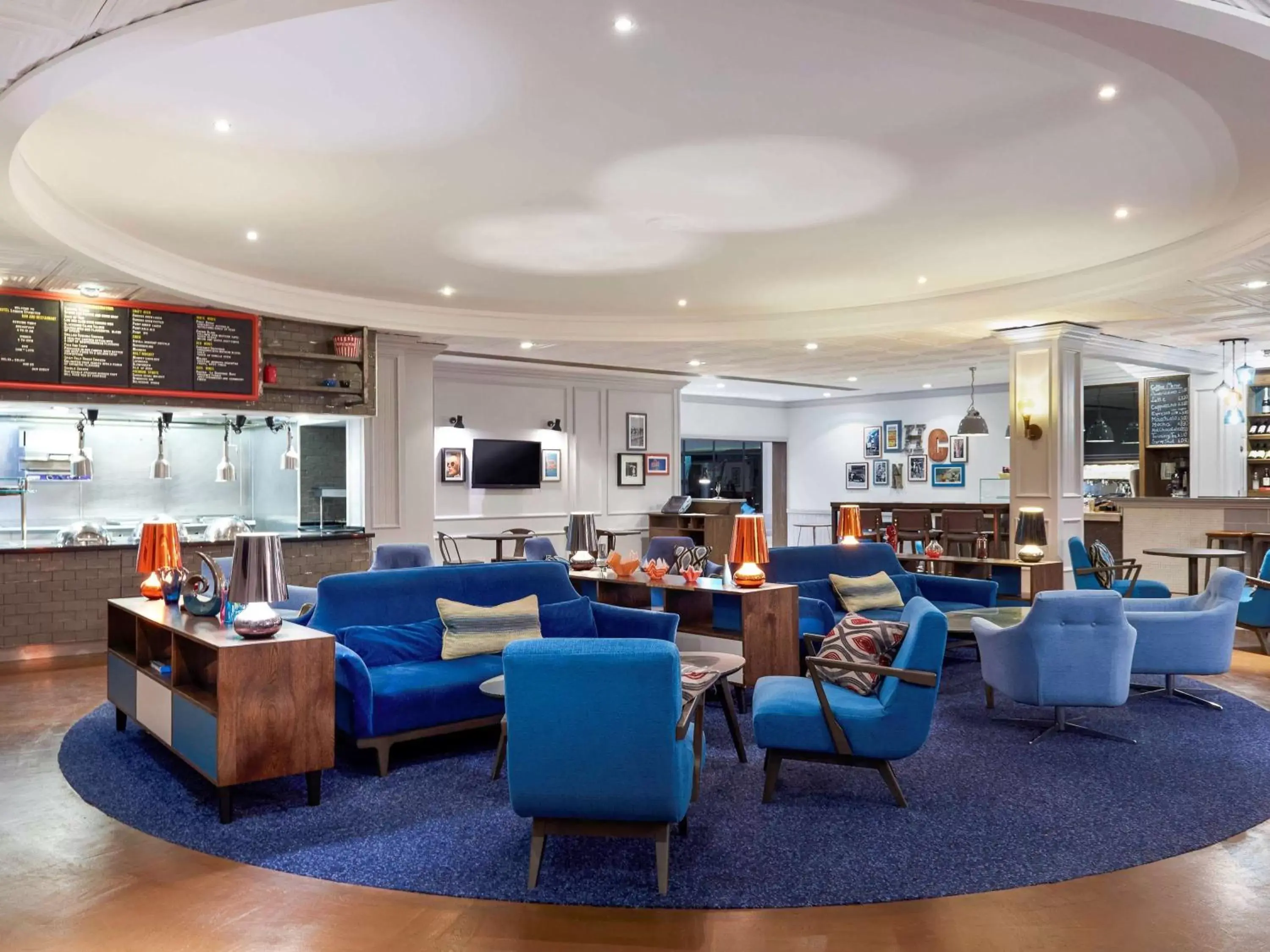 Restaurant/places to eat in Novotel London Stansted Airport