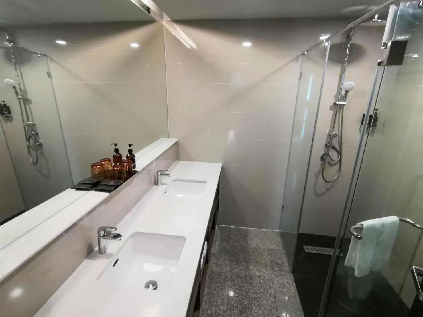 Bathroom in Manhattan Hotel Bangkok