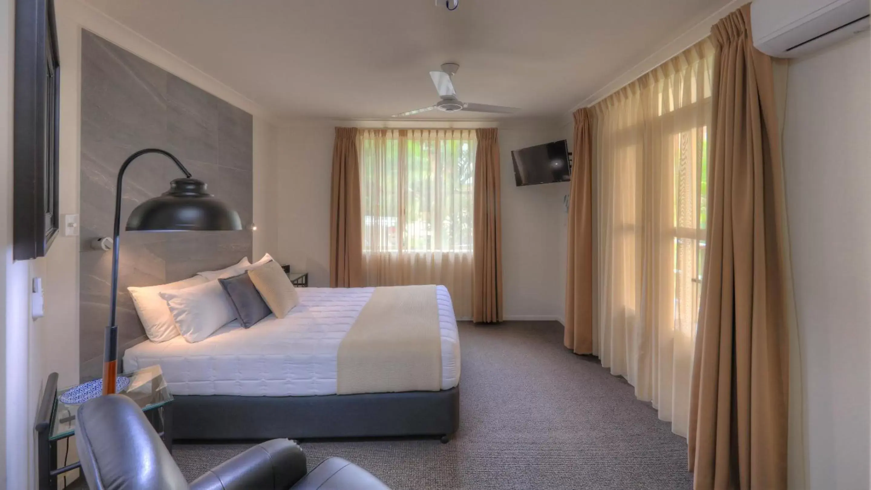 Bed in Heritage River Motor Inn Bed in Heritage River Motor Inn