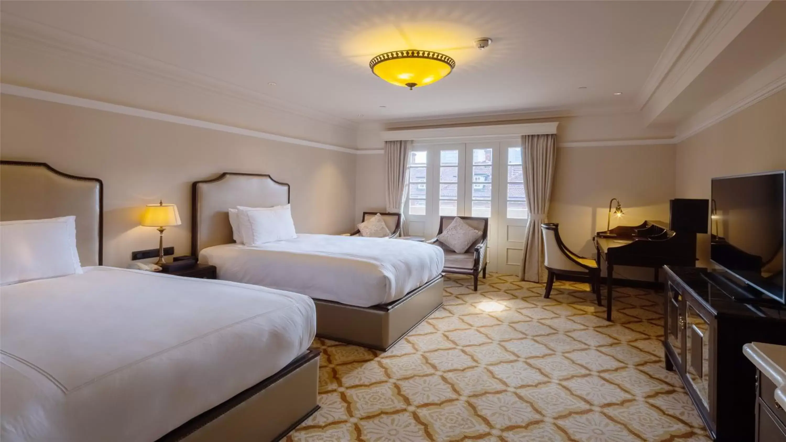 Photo of the whole room, Bed in InterContinental Shanghai Ruijin by IHG - Downtown Historic Iconic Garden Hotel Photo of the whole room, Bed in InterContinental Shanghai Ruijin by IHG - Downtown Historic Iconic Garden Hotel