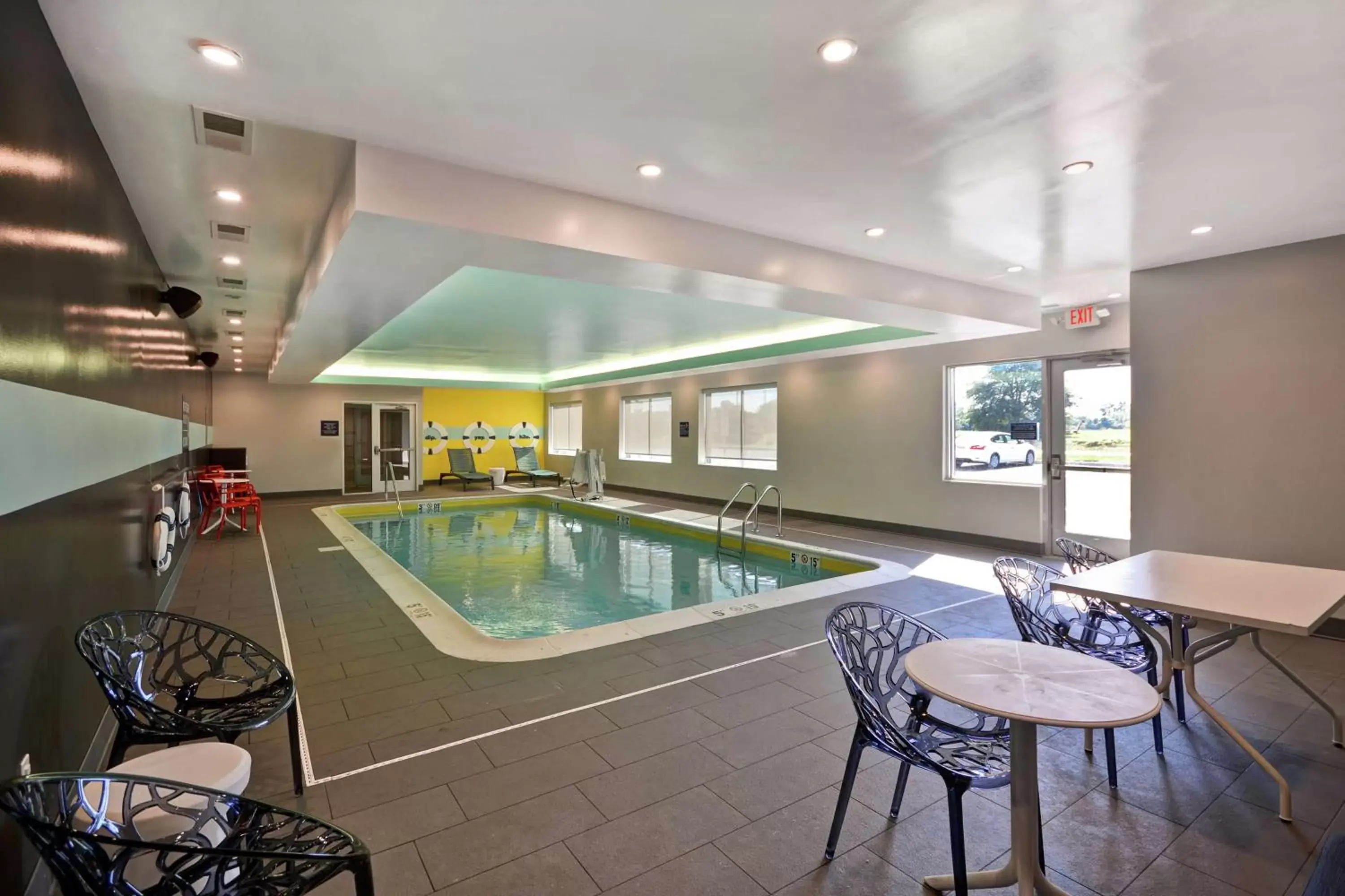 Pool view, Swimming Pool in Tru By Hilton Denver, PA