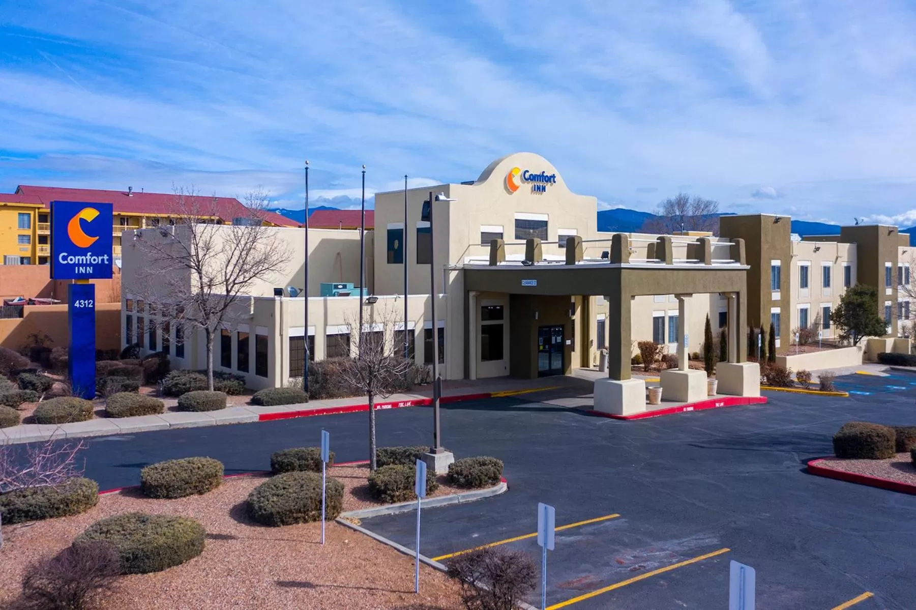 Property building in Comfort Inn Santa Fe